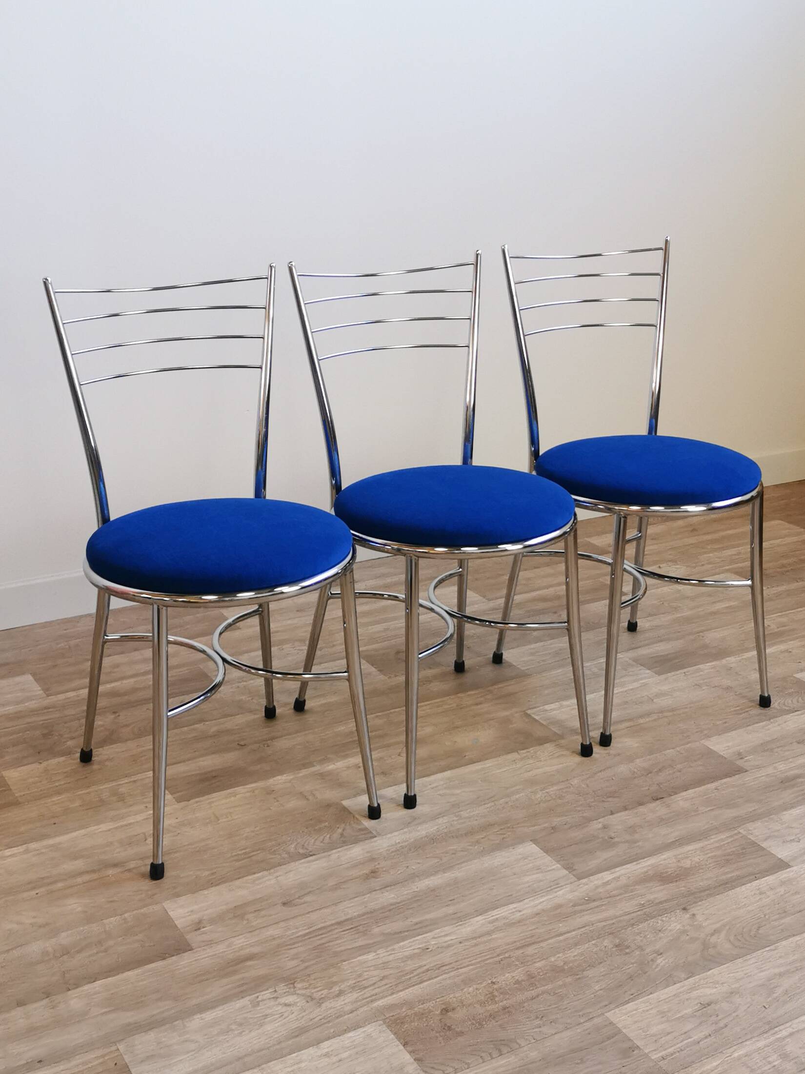 Lot de 3 chaises chrome et cobalt