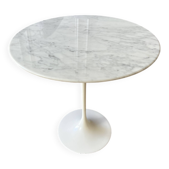 Saarinen Knoll pedestal side table