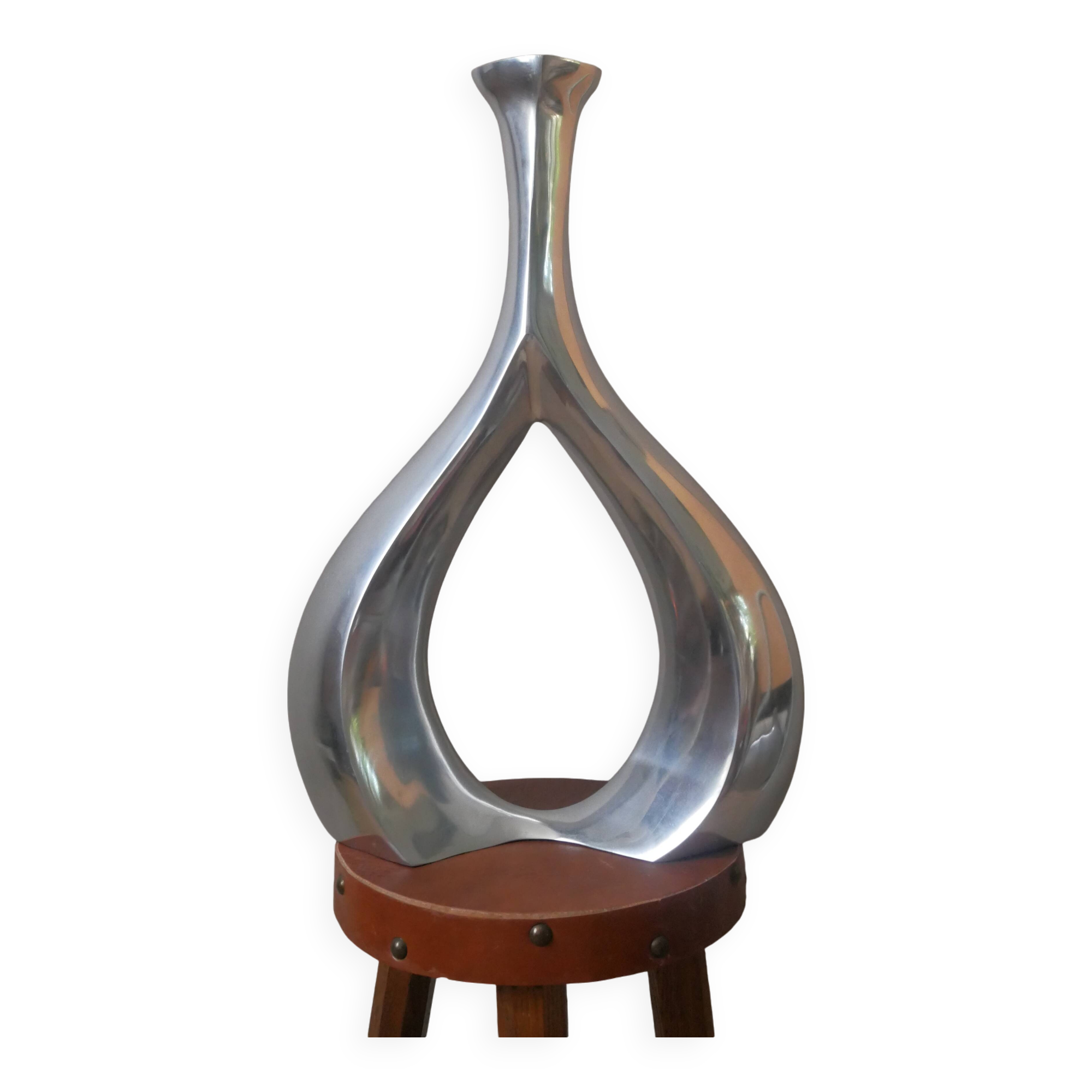 Contemporary design cast aluminum soliflore vase
