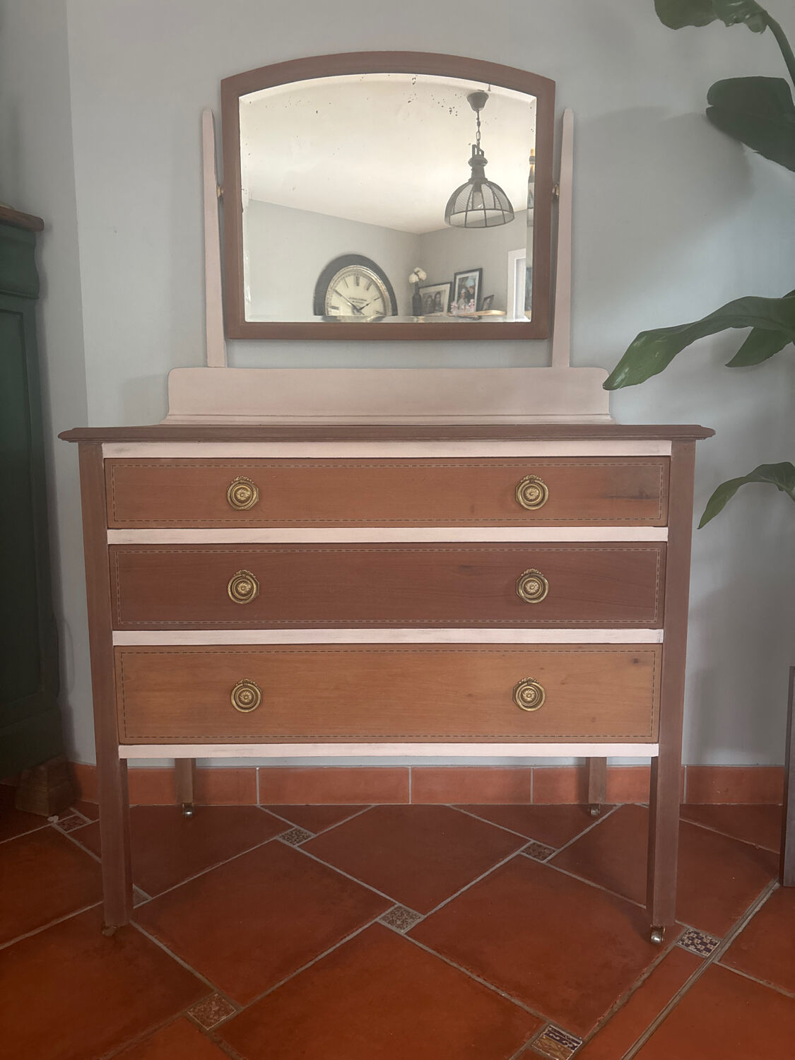 Commode ancienne française en merisier avec miroir – restaurée et peinte