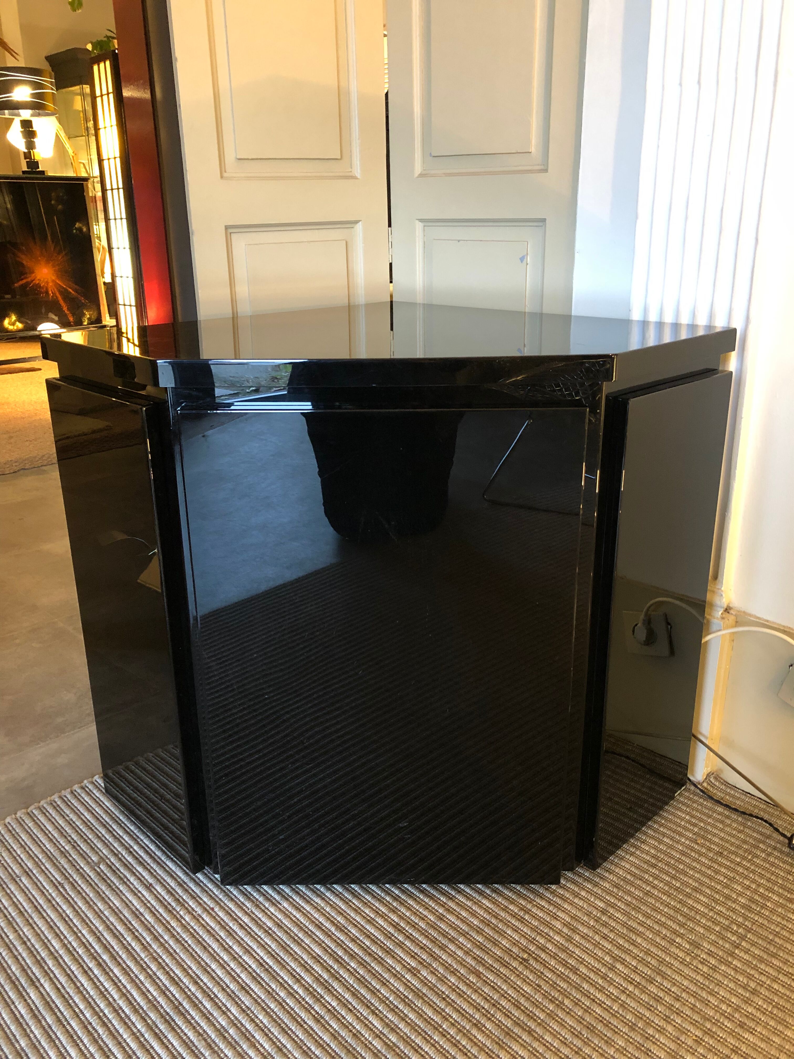 Vintage black lacquer notch