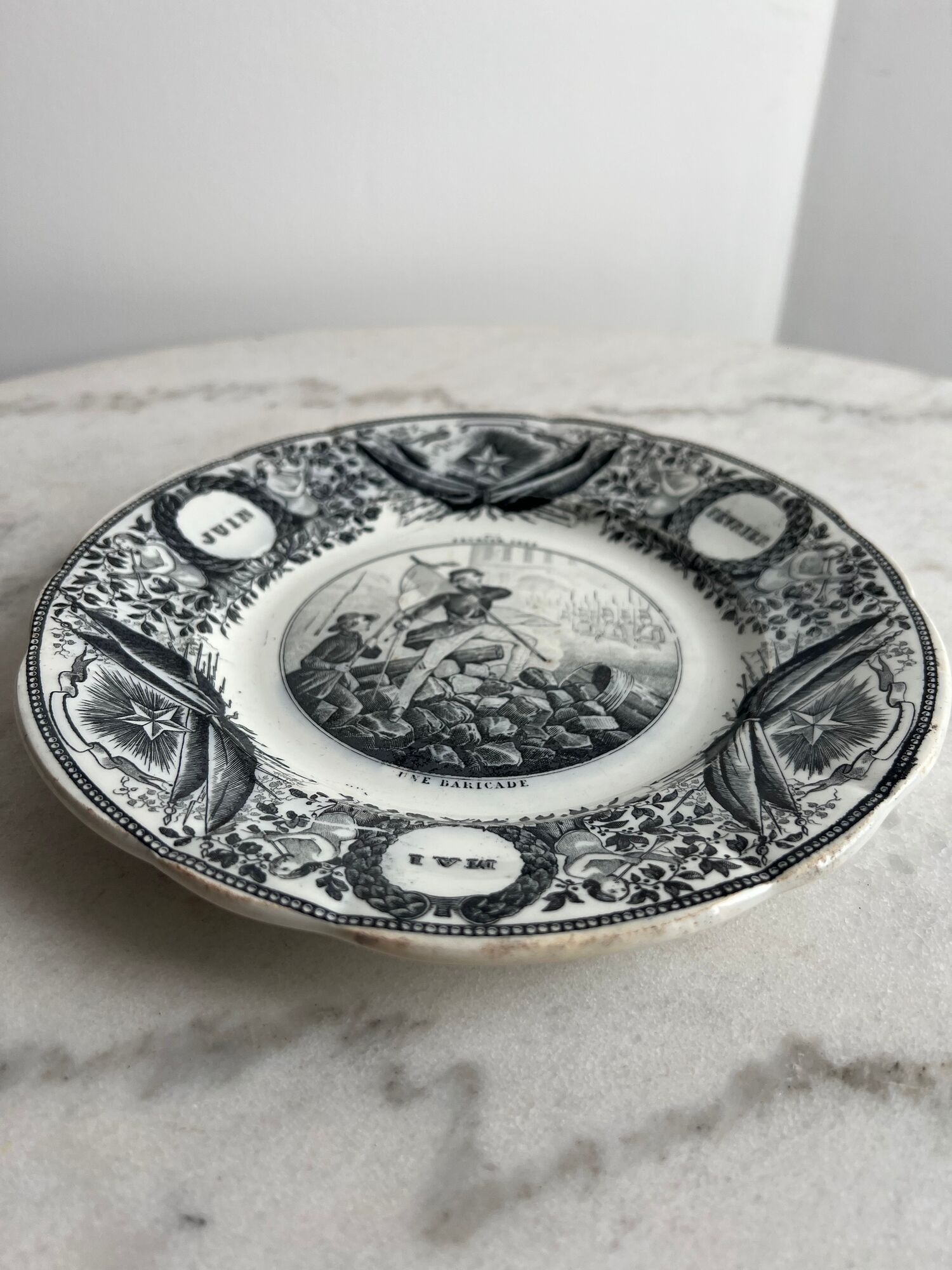 Talking plate Creil and Montereau "a baricade" number 1