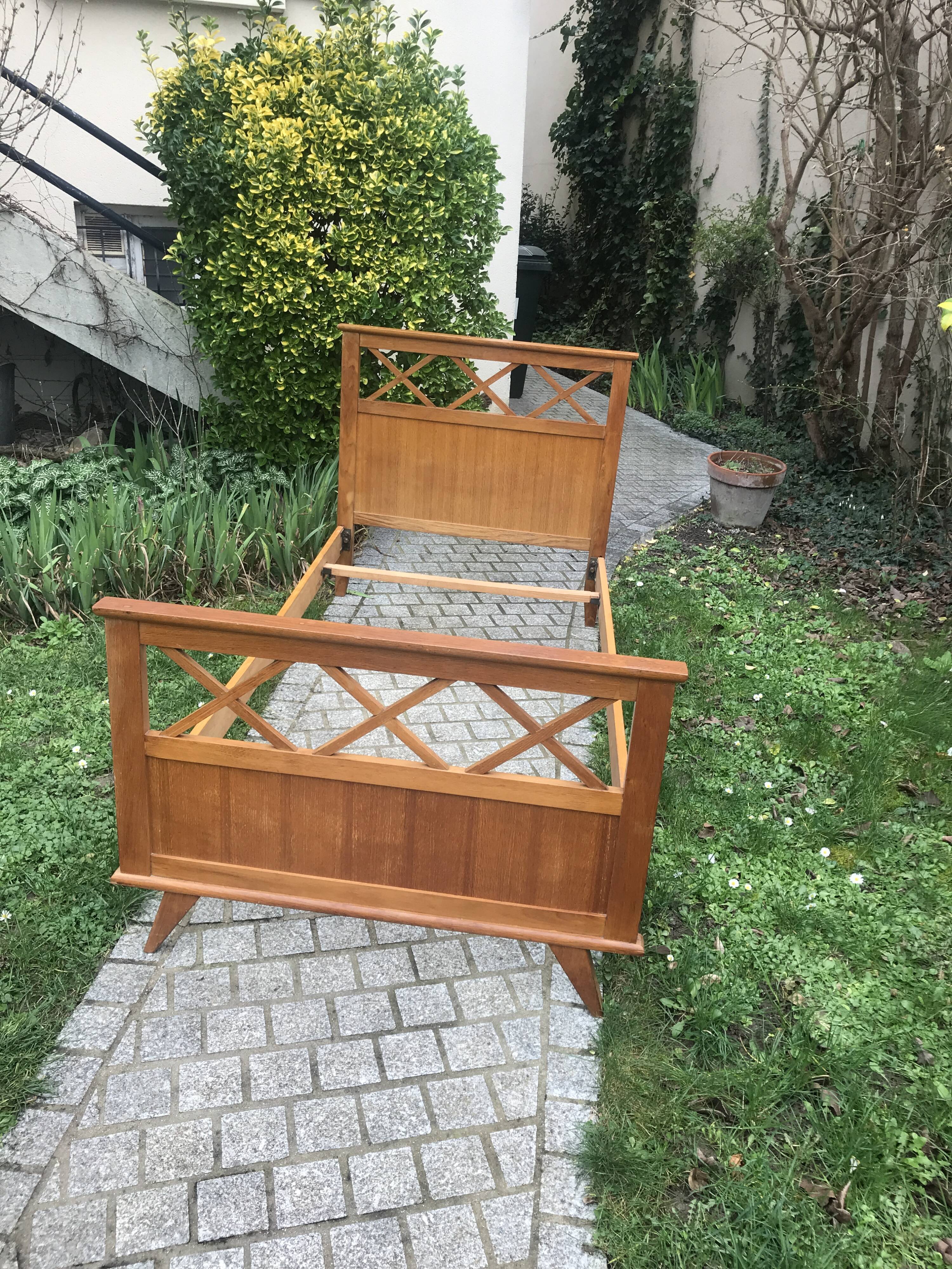 Bed with braces and feet compas vintage