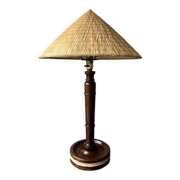 Grande lampe en acajou et abat-jour paille – Esprit « voyage »