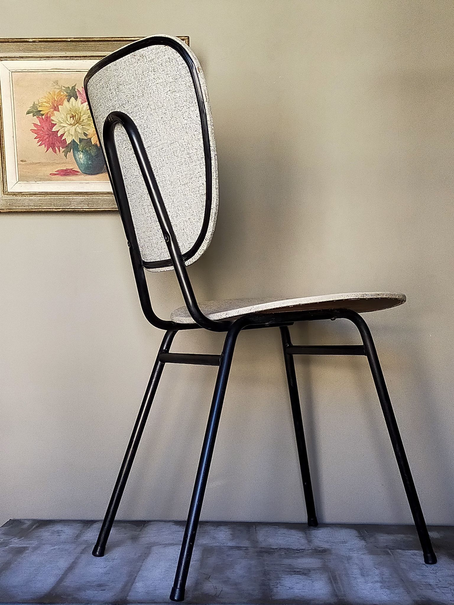 Speckled skaï chair and feet black metal tubes 50s