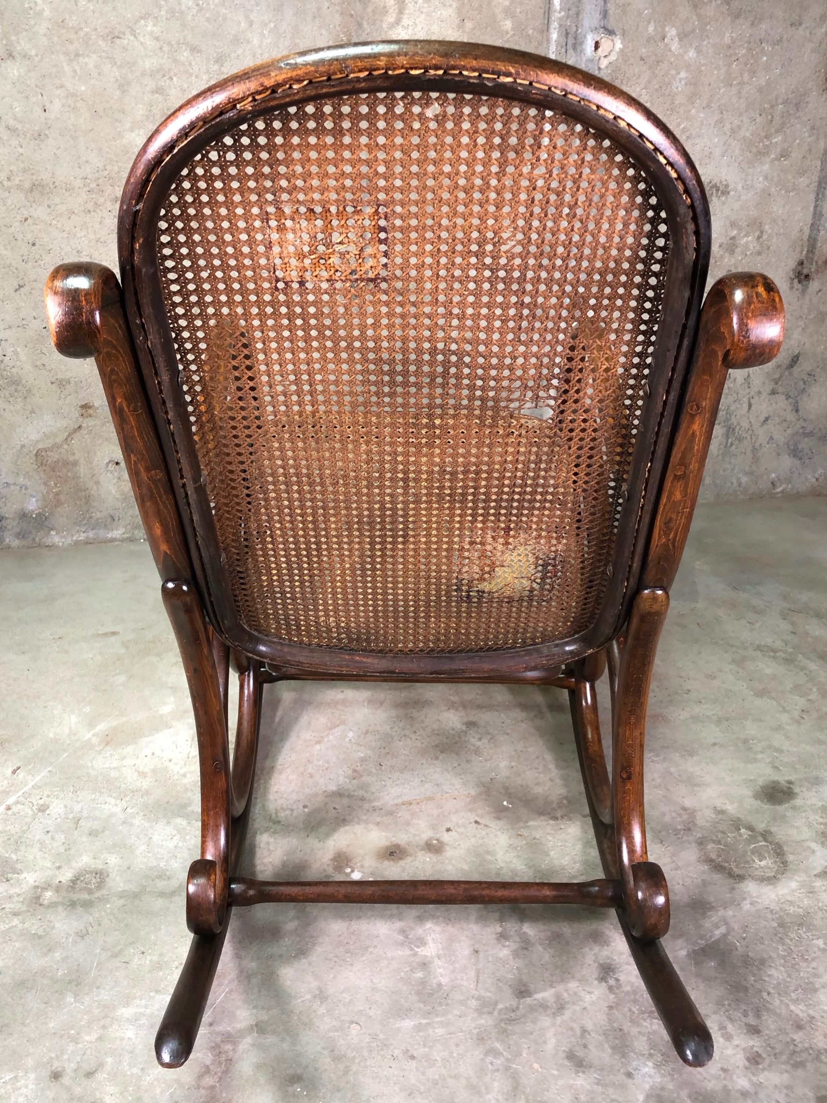 Thonet 1900 rocking chair