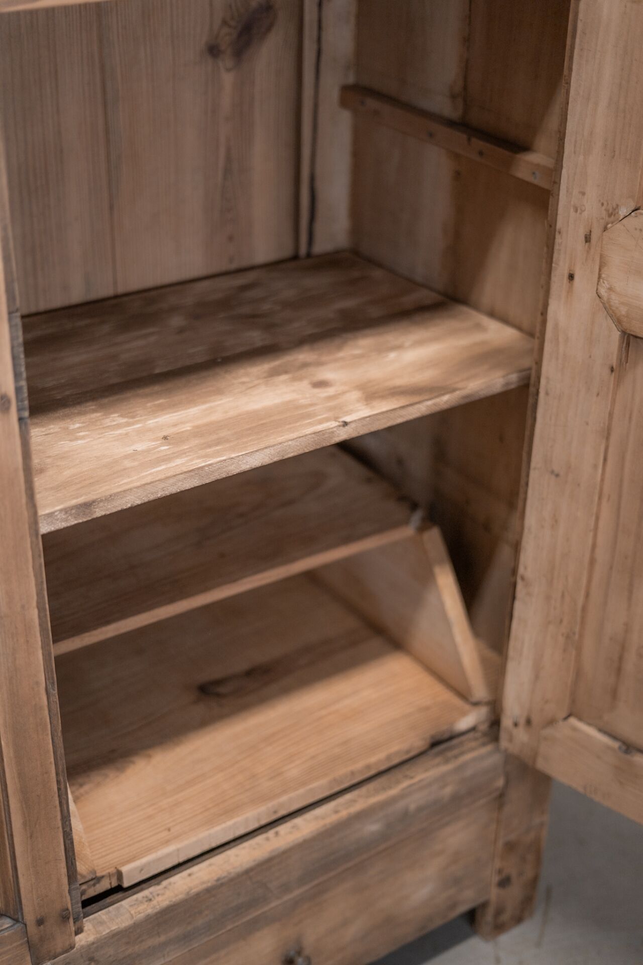 Armoire en peuplier
