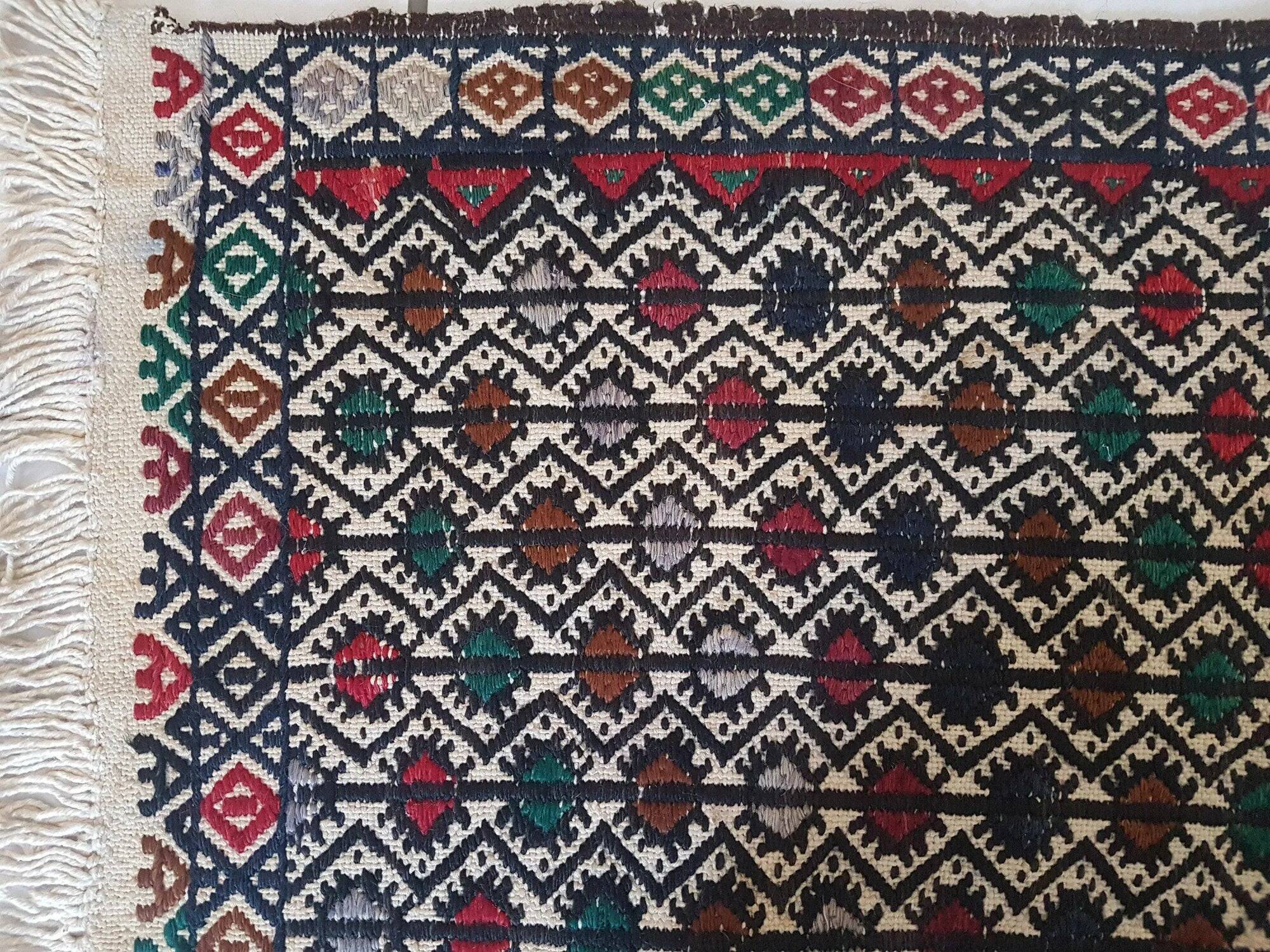 Vintage Turkish kilim handwoven 51x81 cm