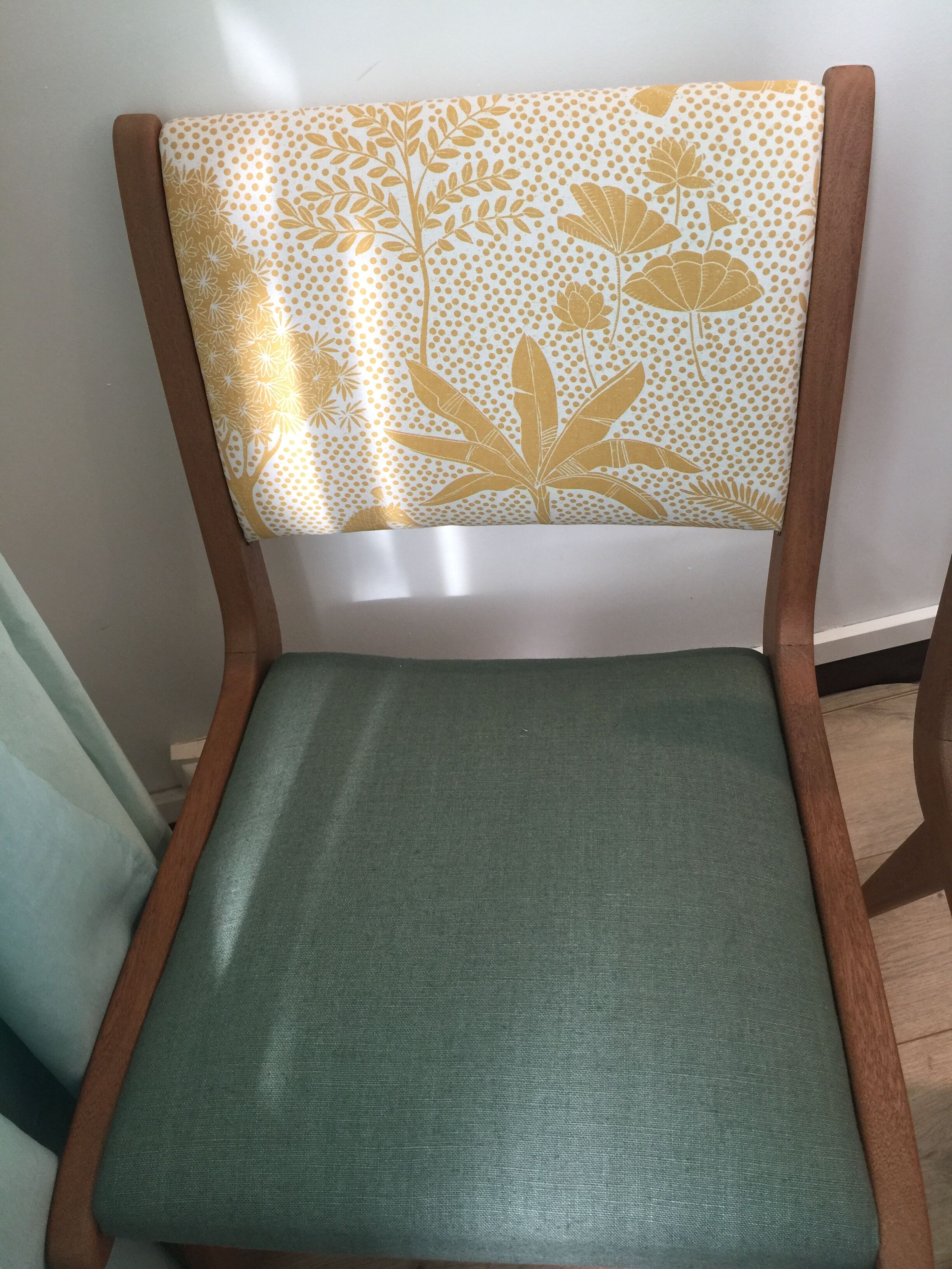 Suite of 4 vintage chairs 70 years