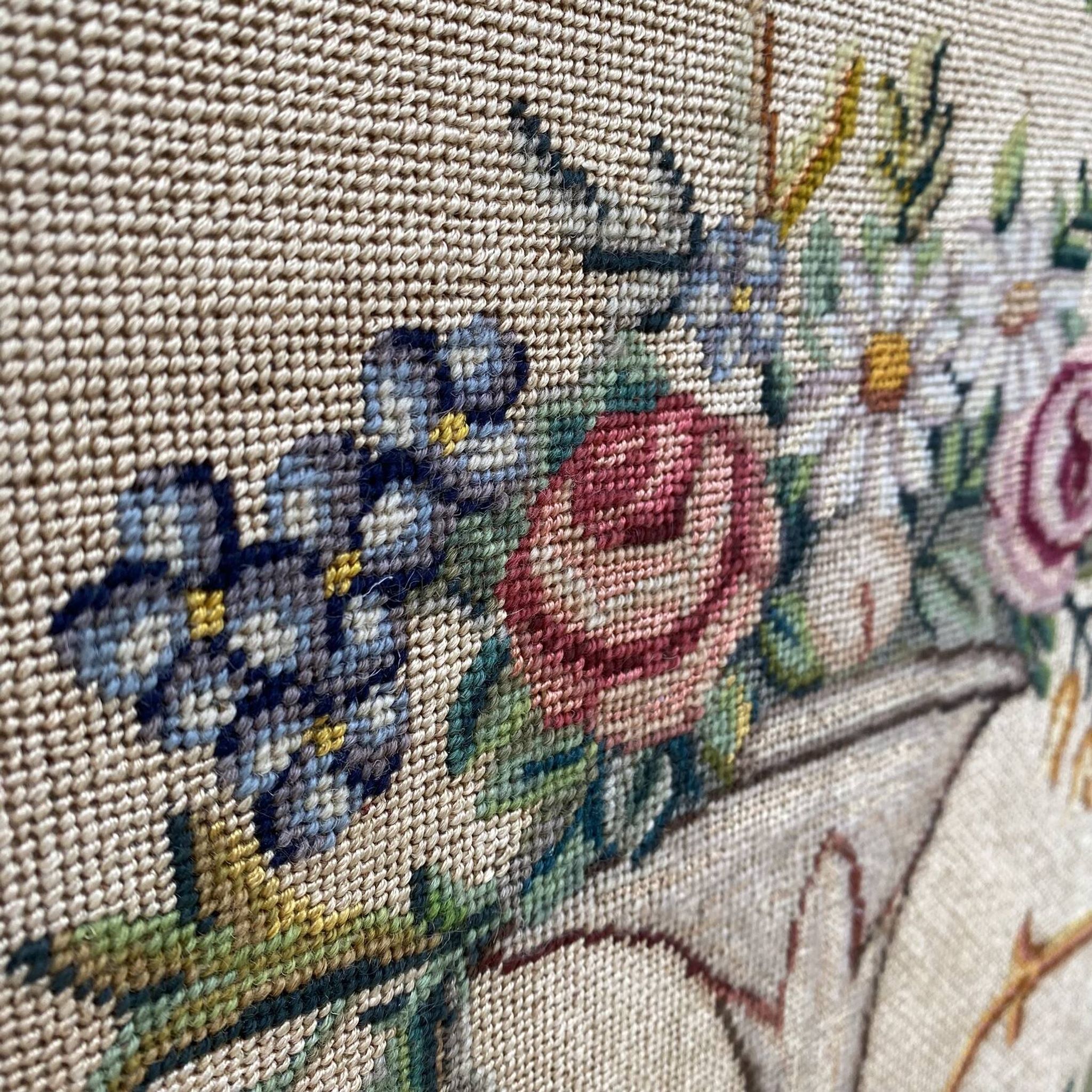Ecran de cheminée en bois et tissu brodé 94X62