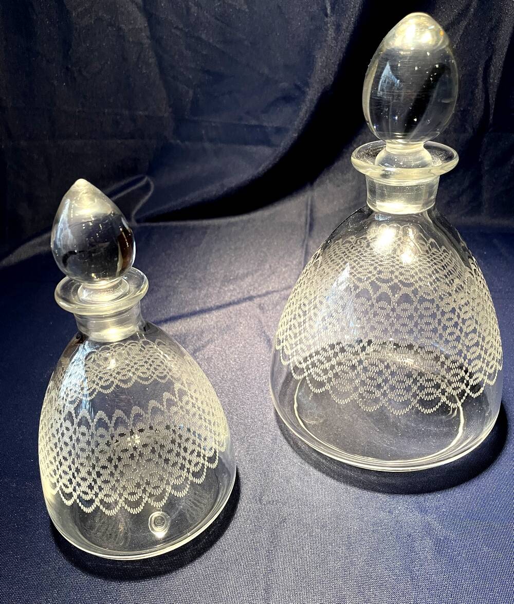 2 ENGRAVED GLASS LIQUOR CARAFES FROM THE 1930s-1940s