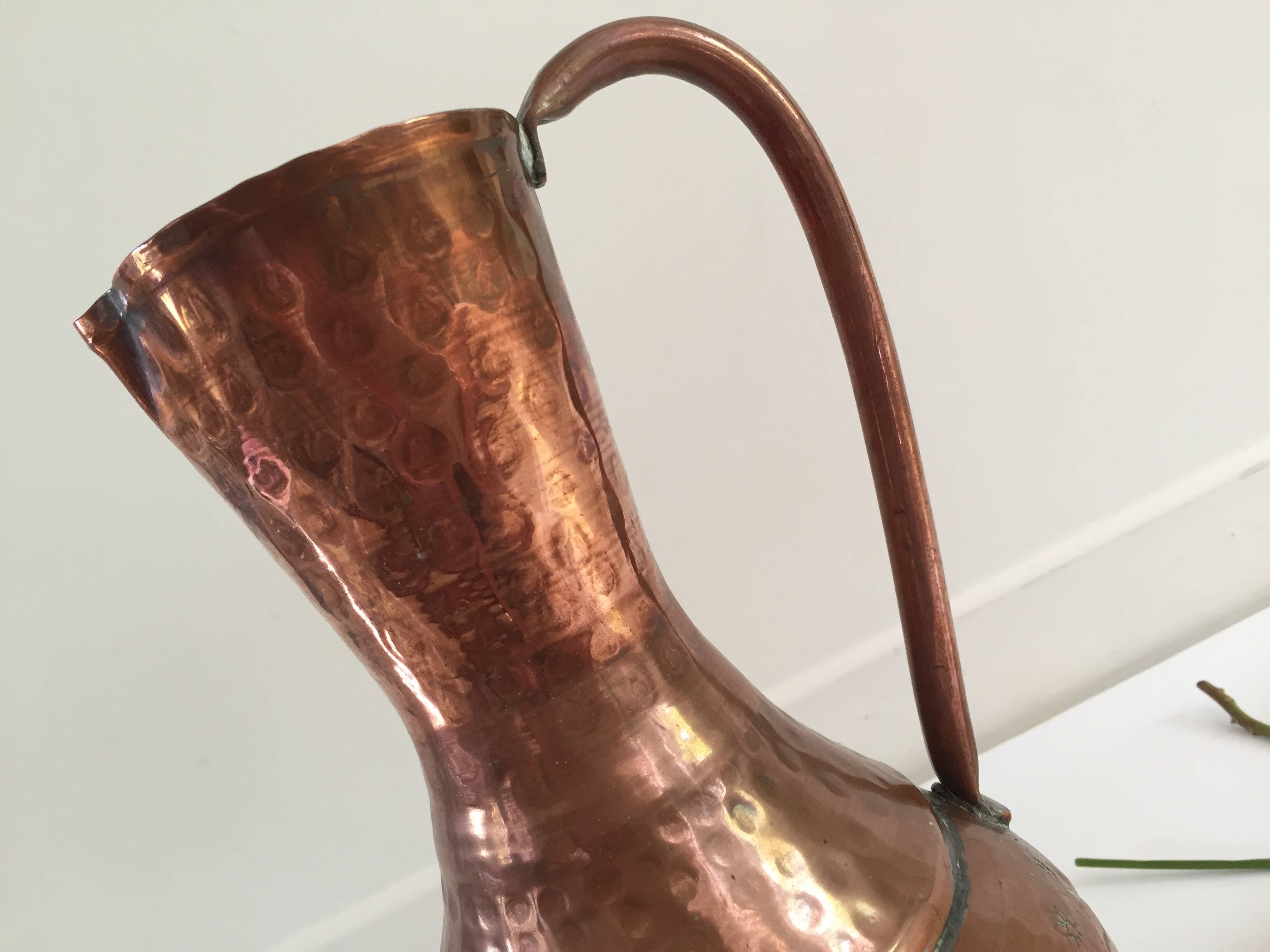 Pitcher-shaped vase in hammered copper