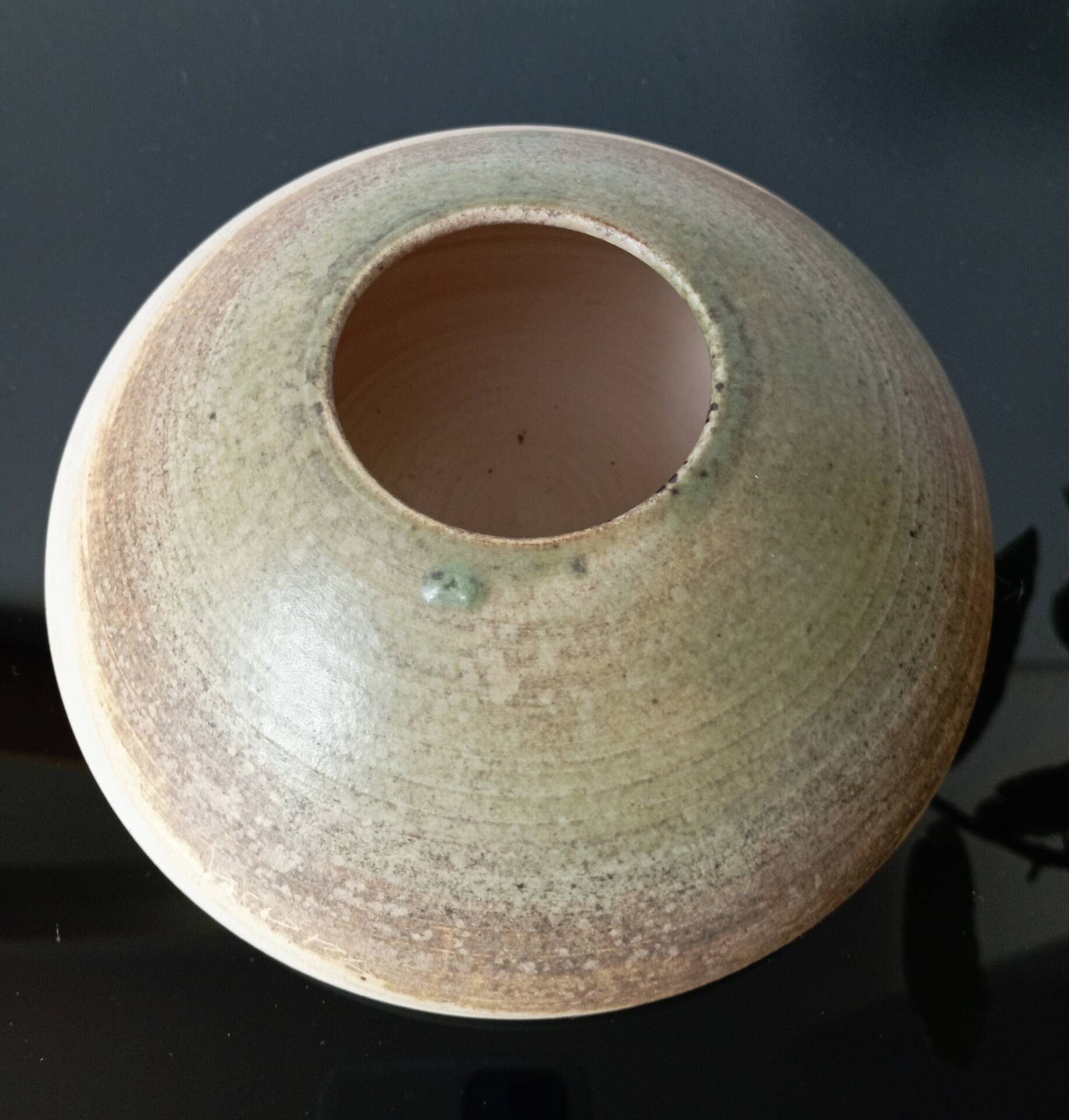 Vintage studio pottery signed - Variegated green and raw earth