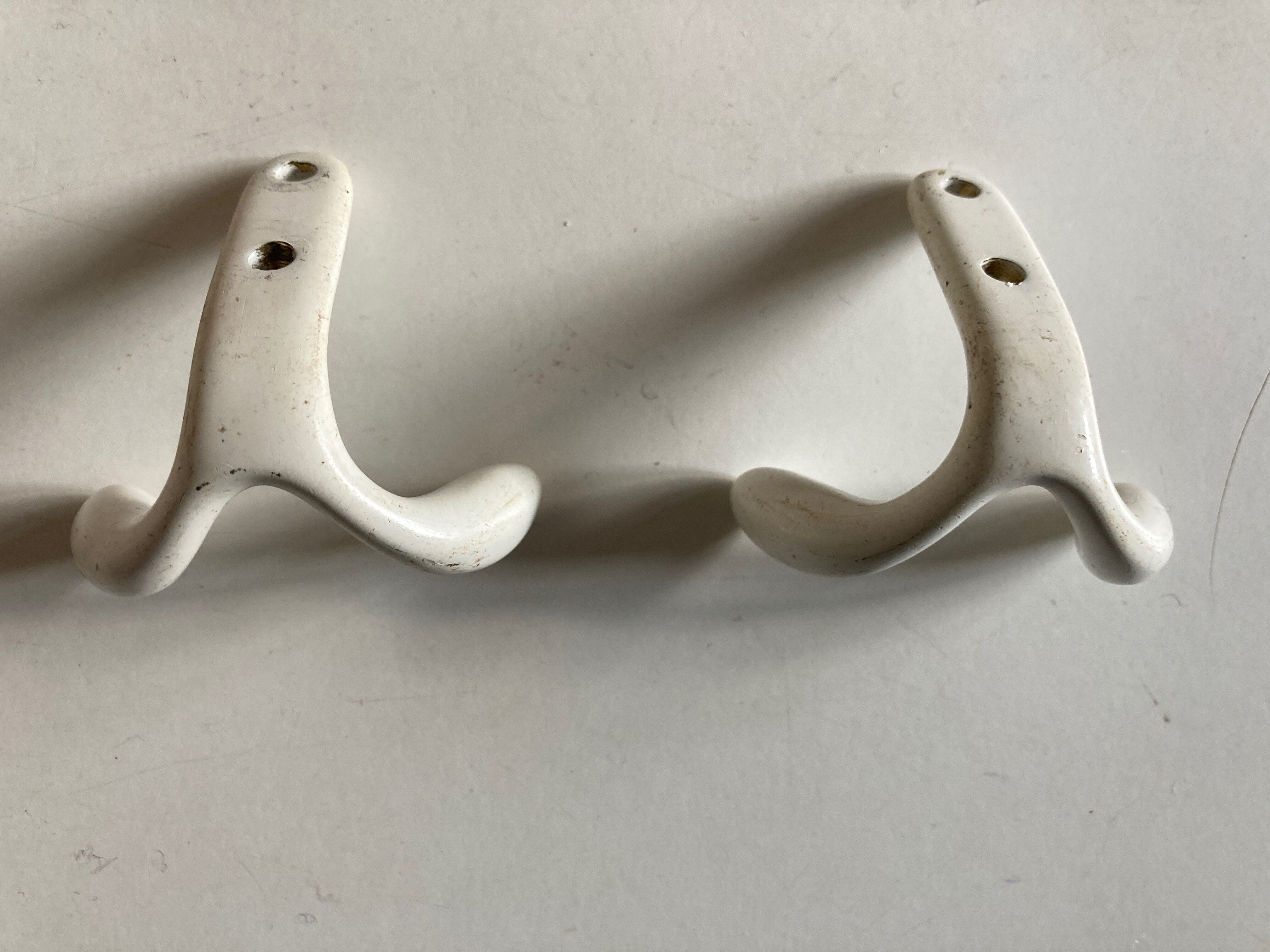 Pair of white cast iron bathroom pads 1960