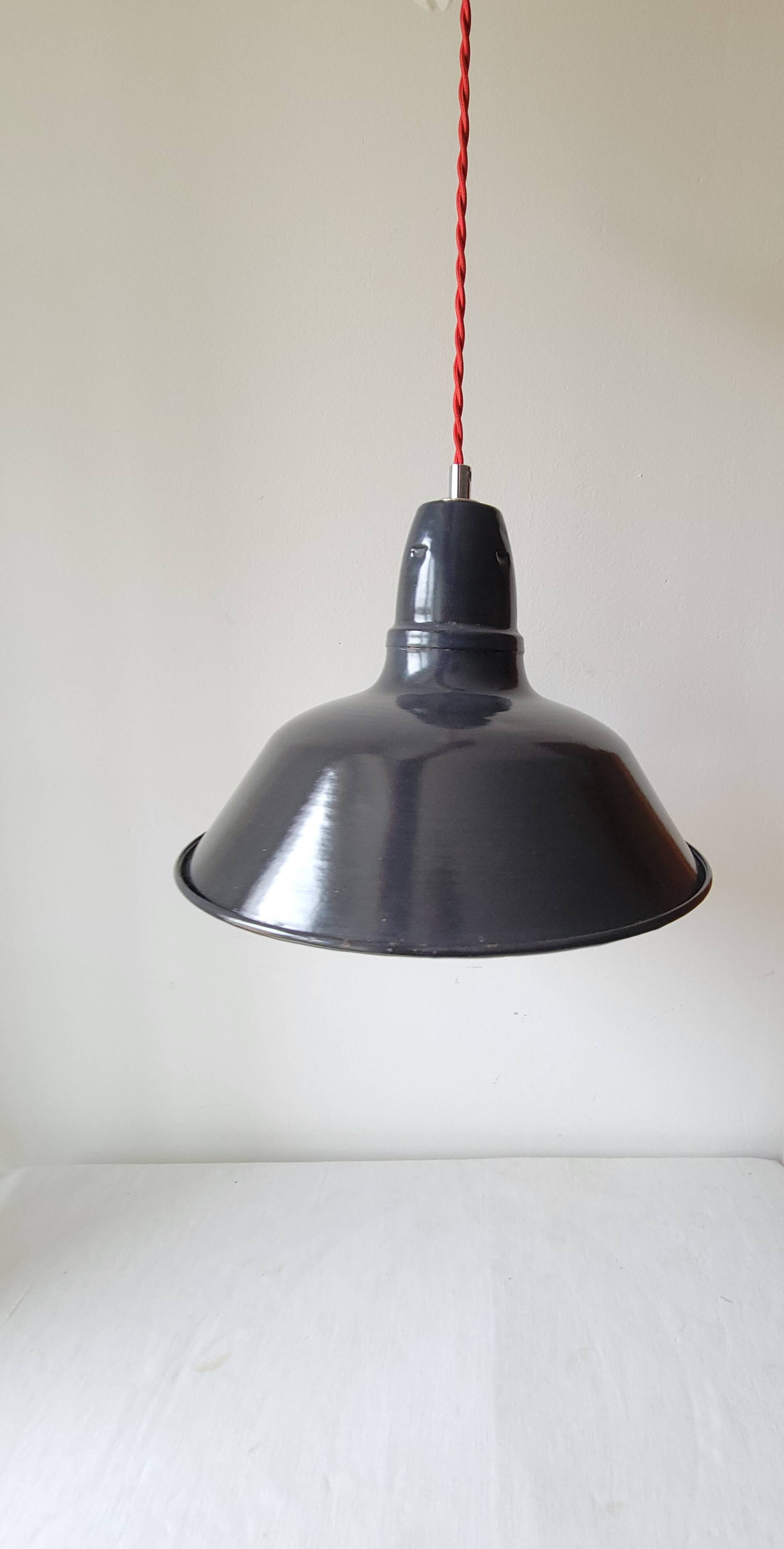 Suspension en tôle émaillée