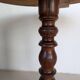 Table d'appoint ronde, pied en chêne tourné