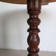 Round table, turned oak leg