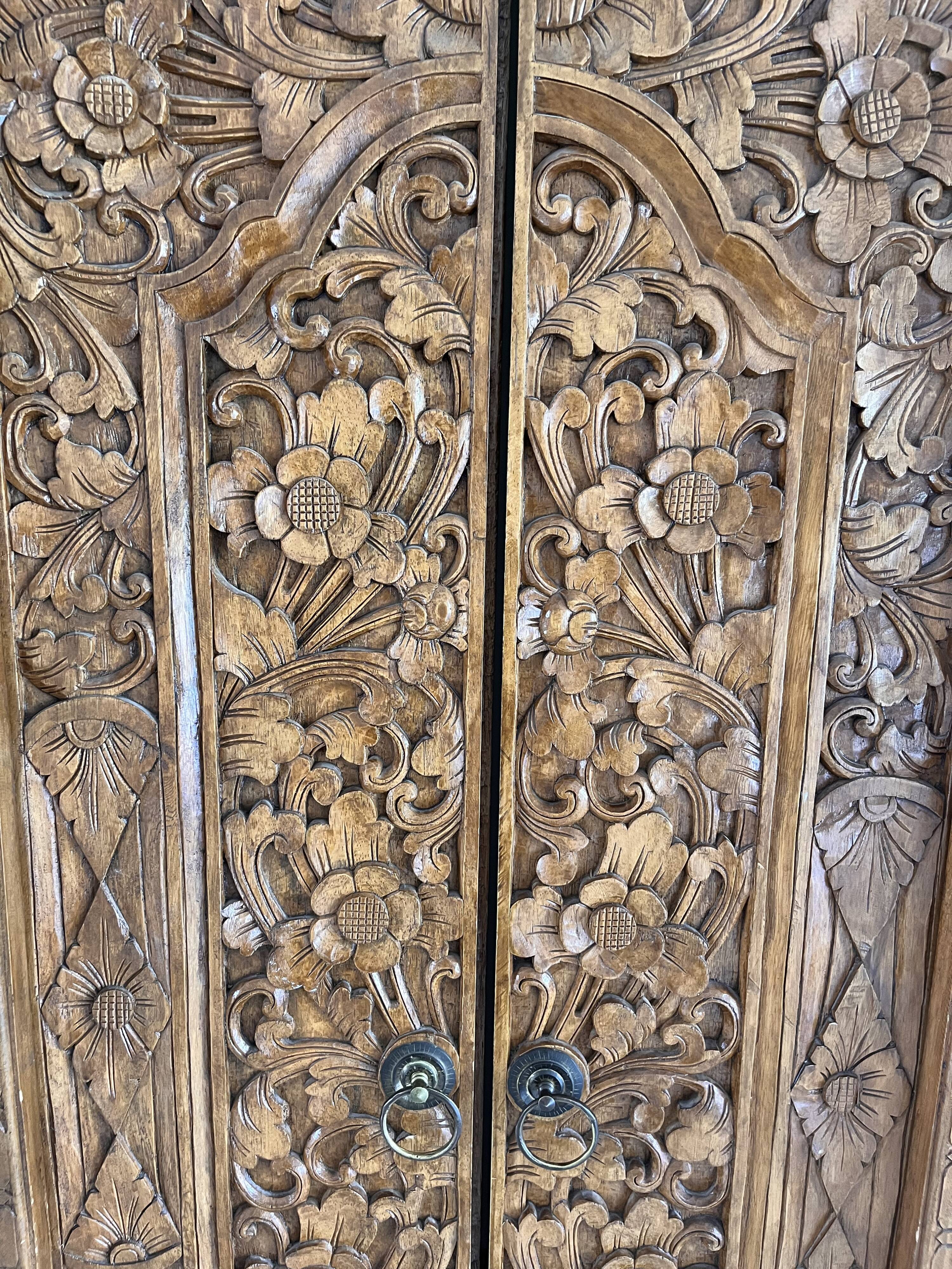 Porte sculptée