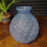 Vases art déco en persglas bleu givré avec décor floral