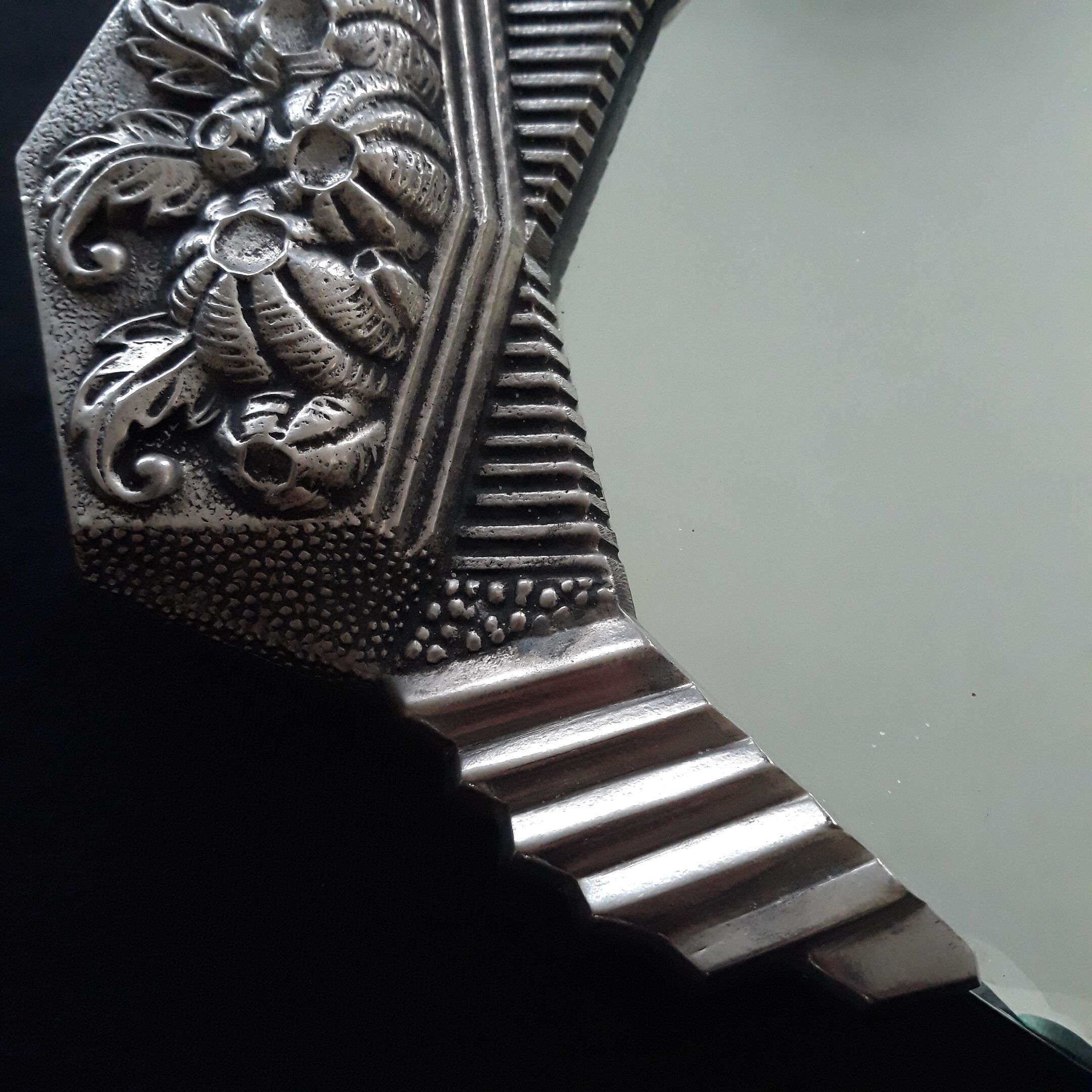Art deco mirror try