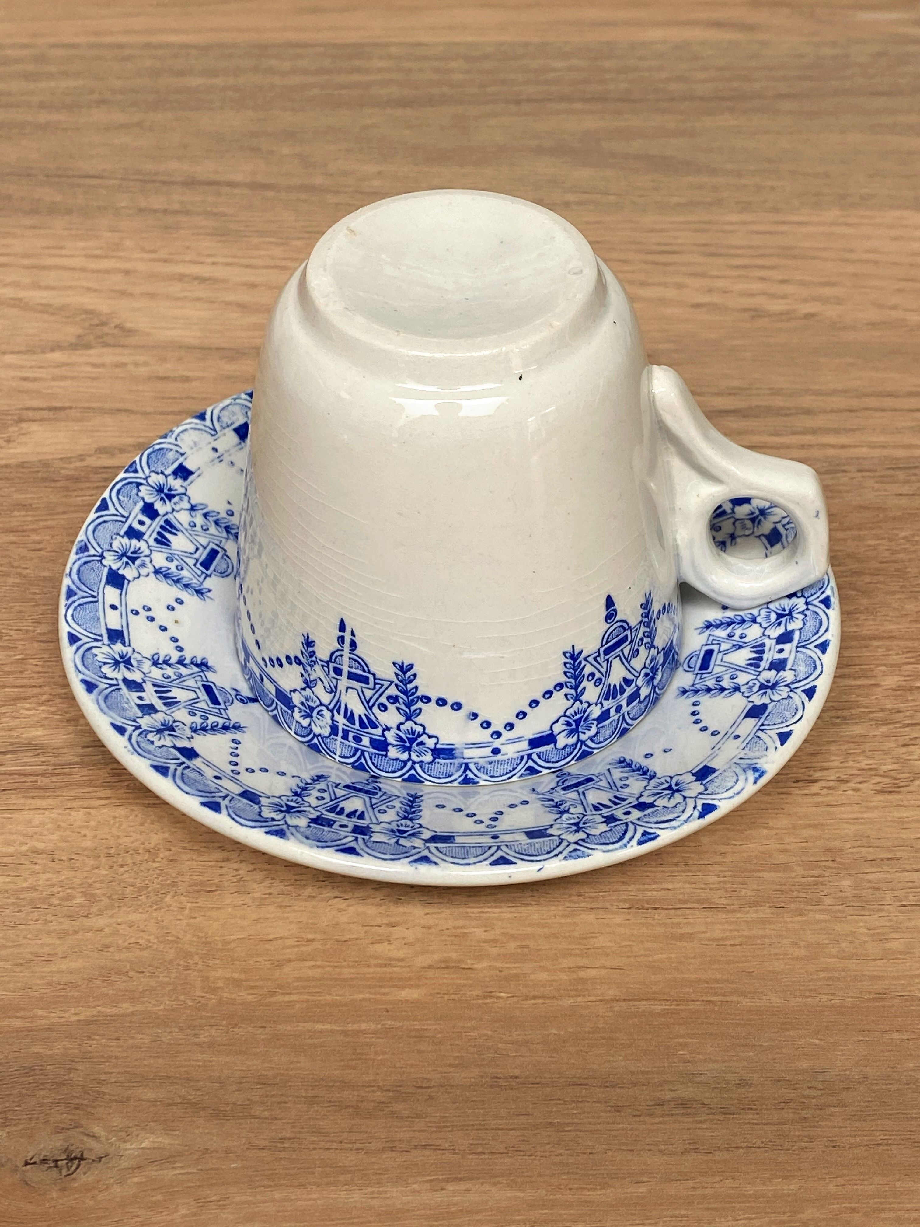 Set of 3 tea cups and their earthenware cups