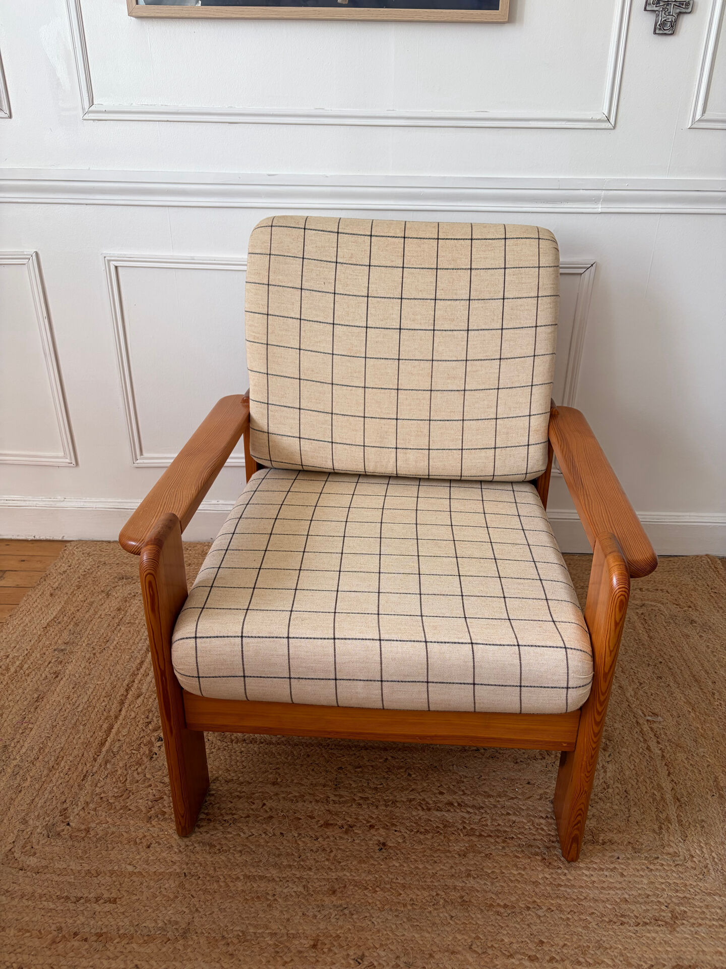 Fauteuil moderniste en pin années 70