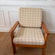 Fauteuil moderniste en pin années 70