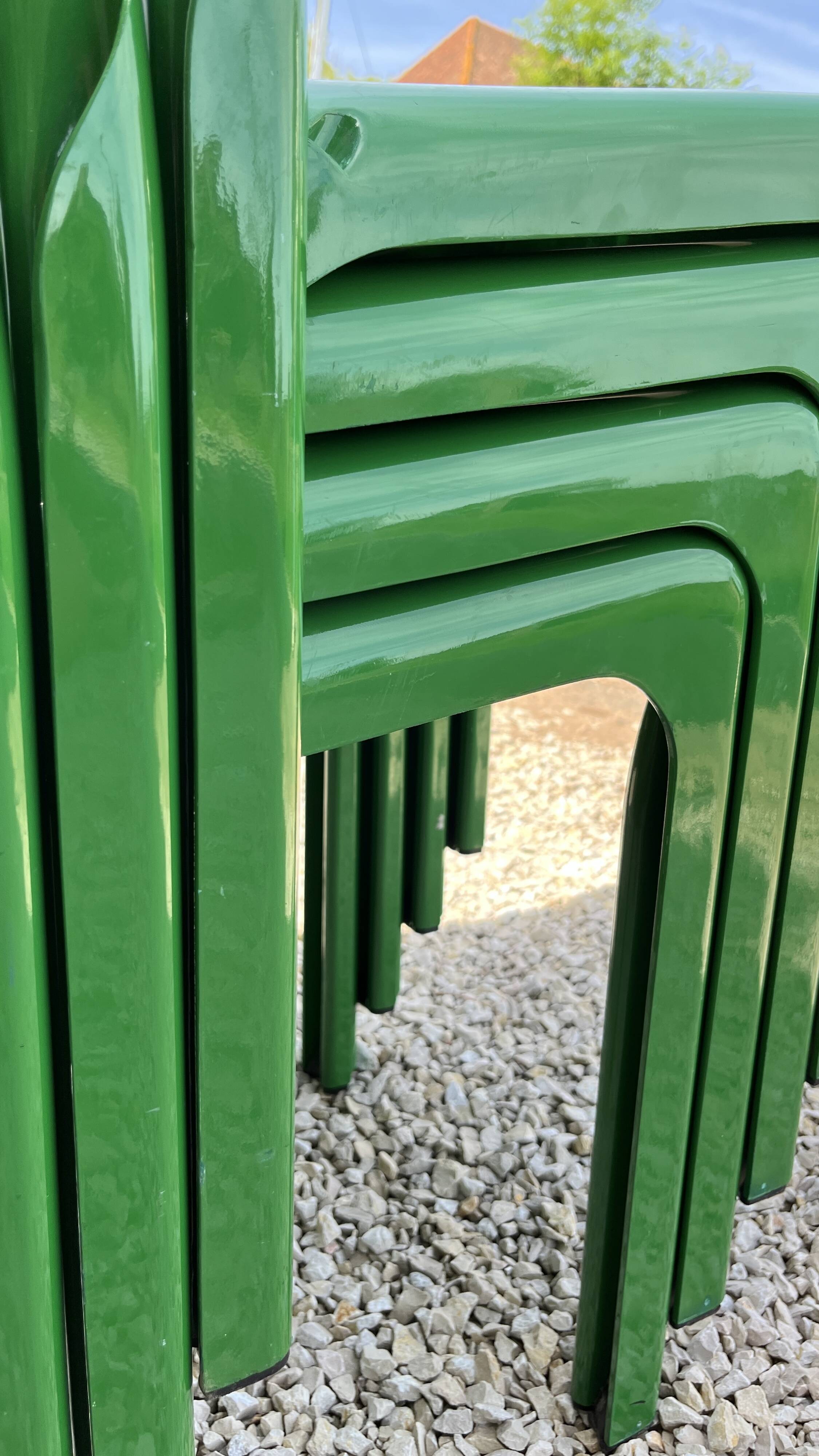 Suite de 4 chaises "Sélène" par Vico Magistretti pour Artemide