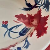 5 beige plates decorated with large red flowers years 50