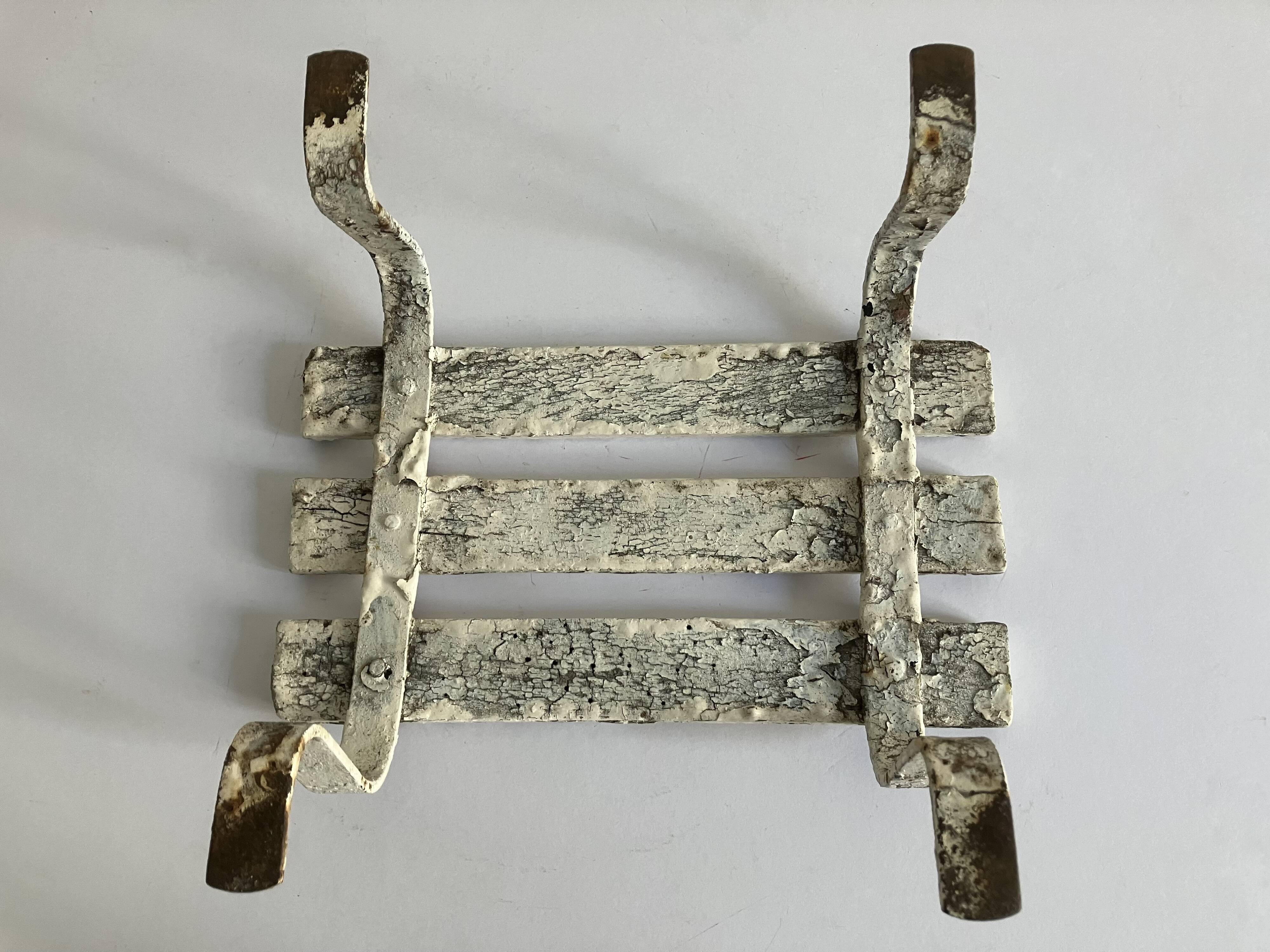 Petit tabouret à lattes, marchepied