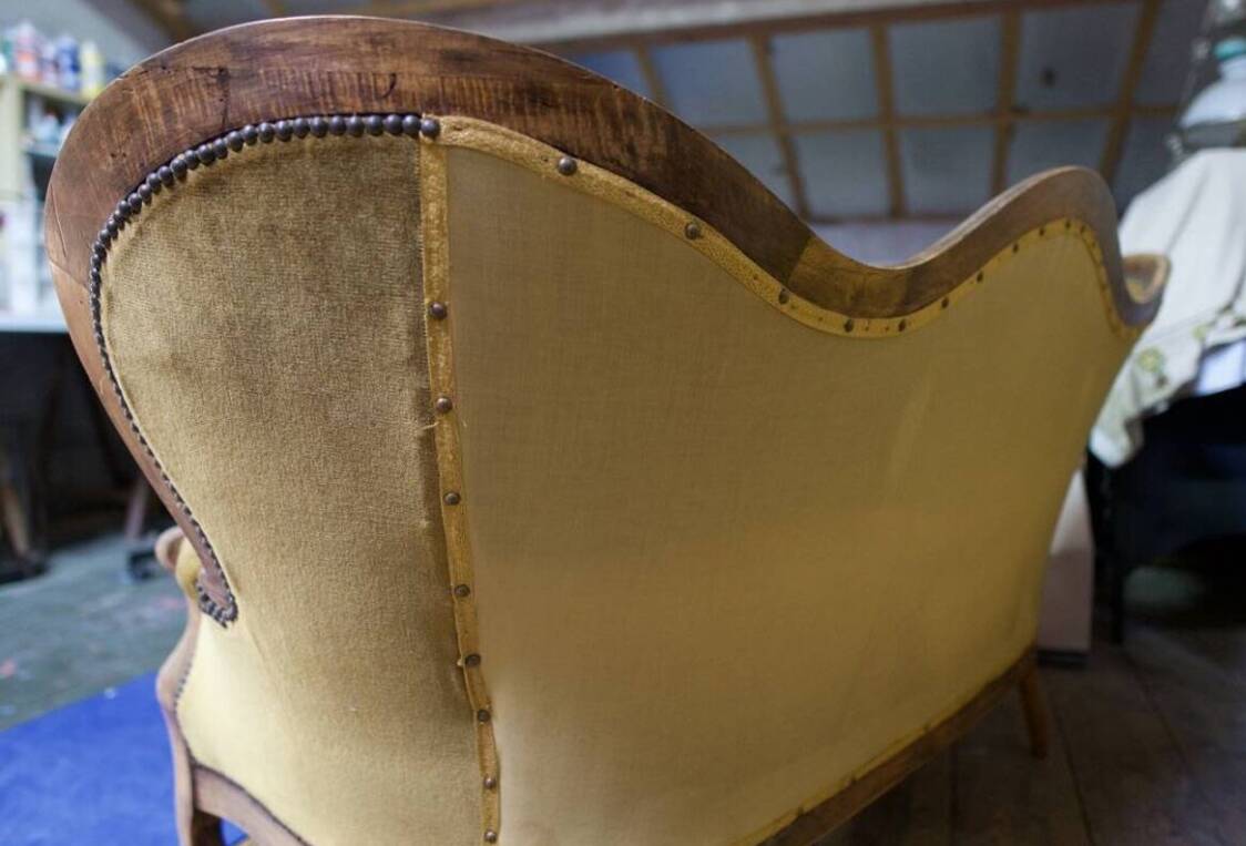 Three-seater velvet canapé in green, Louis Philippe style, 19th century.