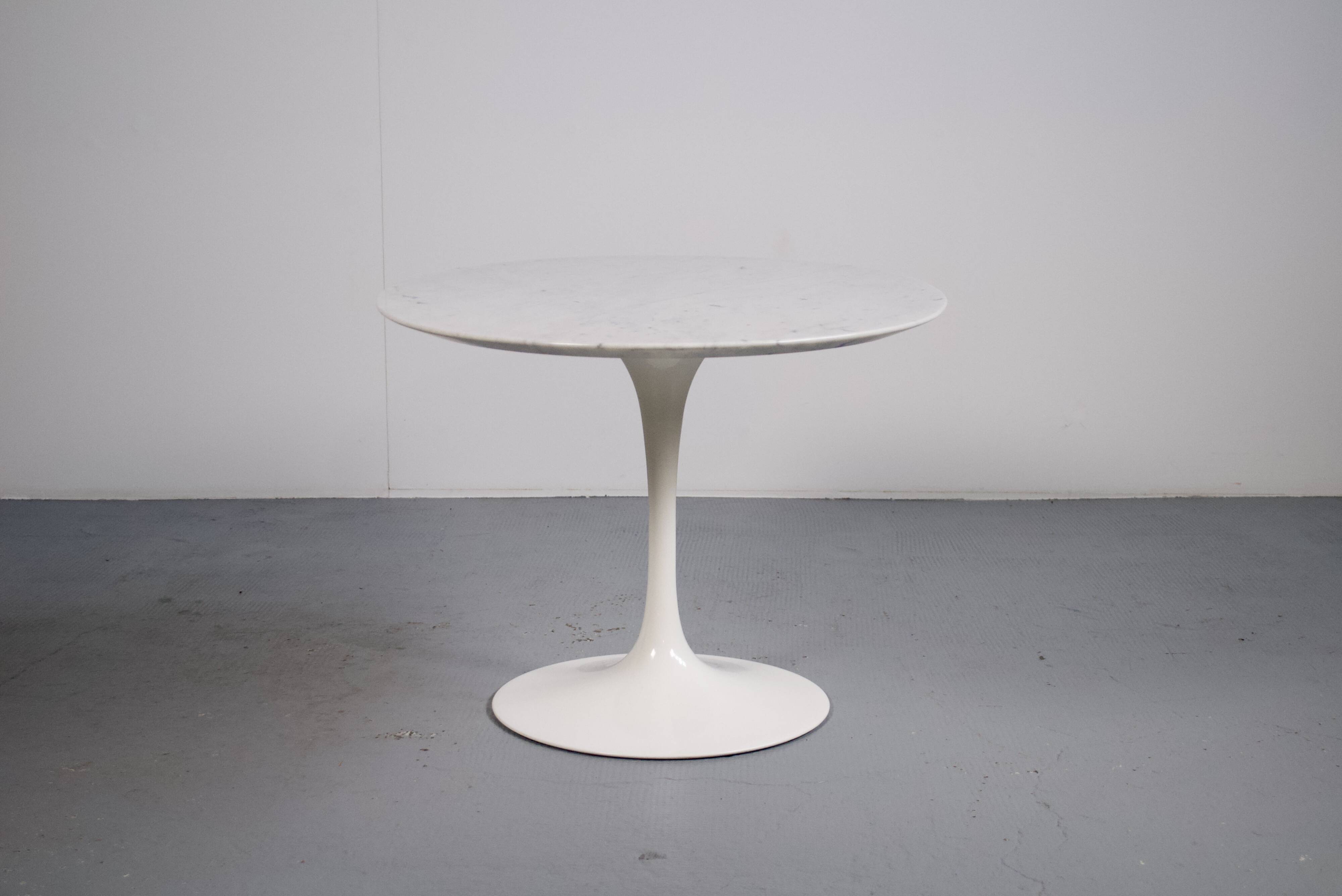 TABLE D'APPOINT MARBRE SAARINEN KNOLL INTERNATIONAL ÉDITEUR