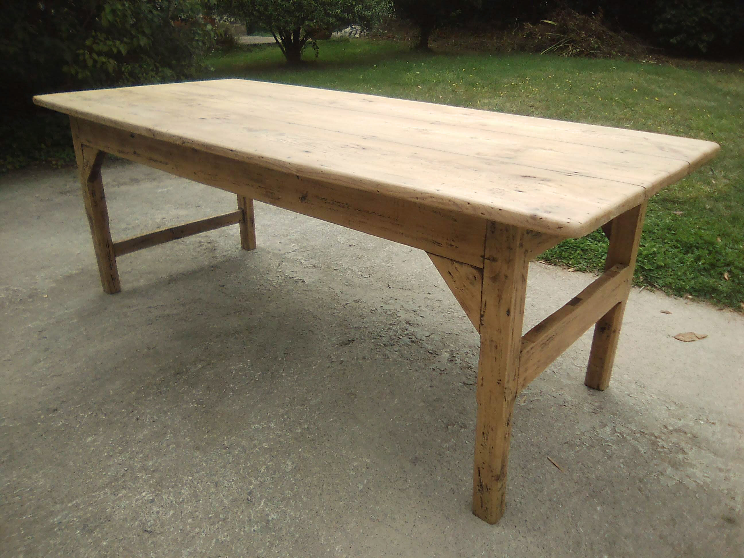 Farm table