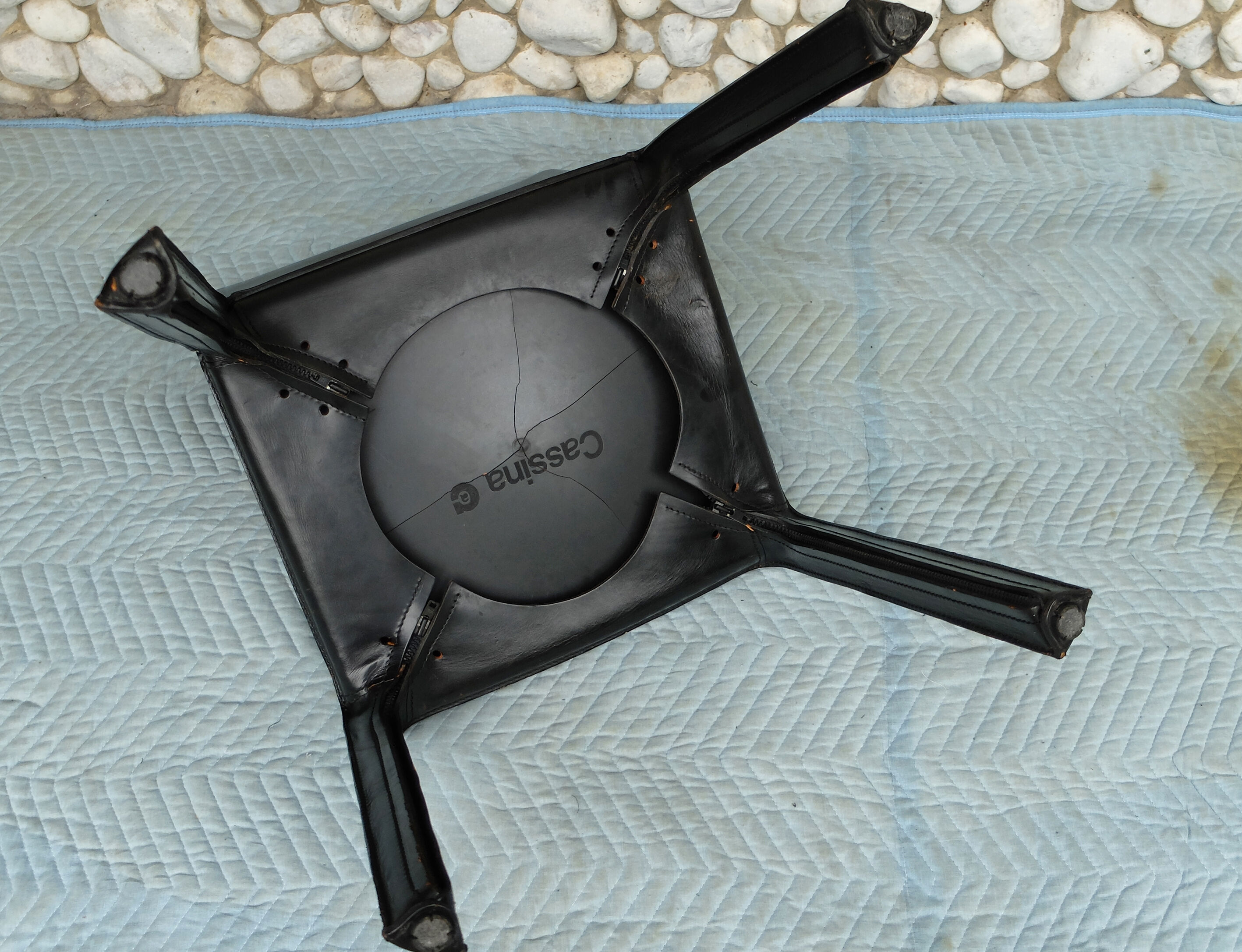 CAB 412 chair in black leather, Mario Bellini design for Cassina