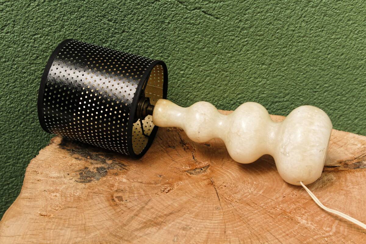 Lampe de chevet en albâtre sculpté