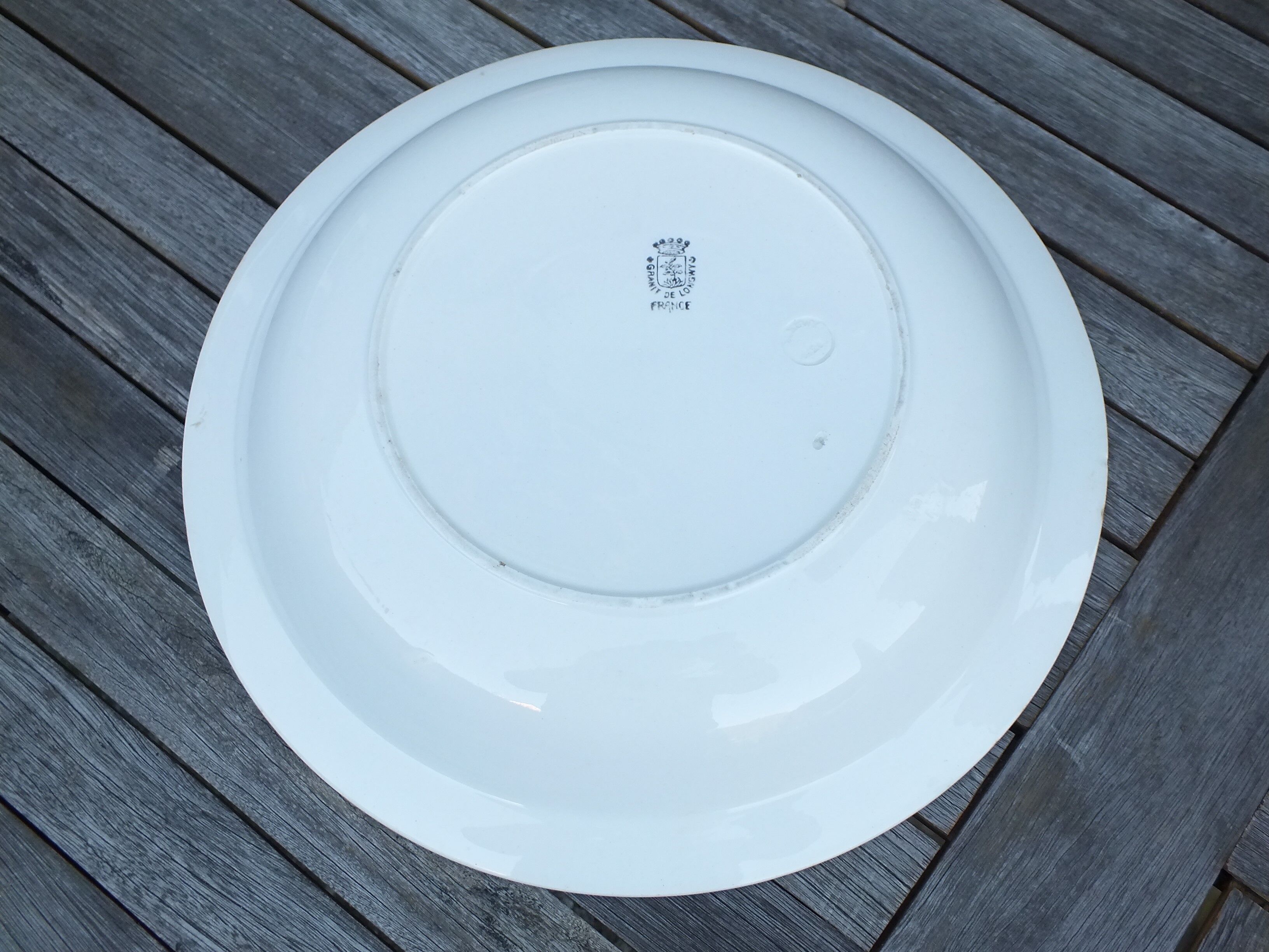 Paire de plats creux blancs Longwy Granit 34cms