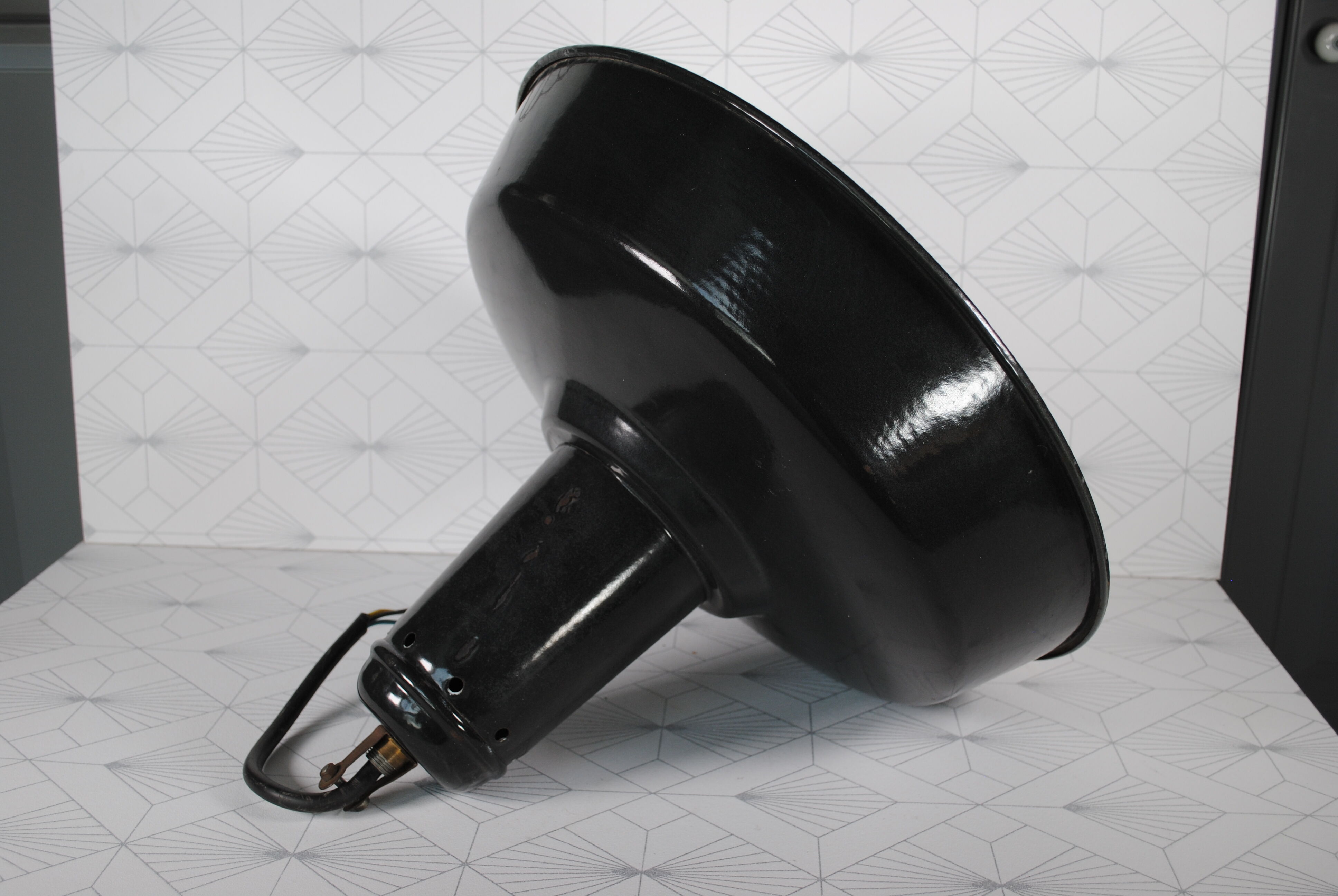 Enamelled industrial hanging