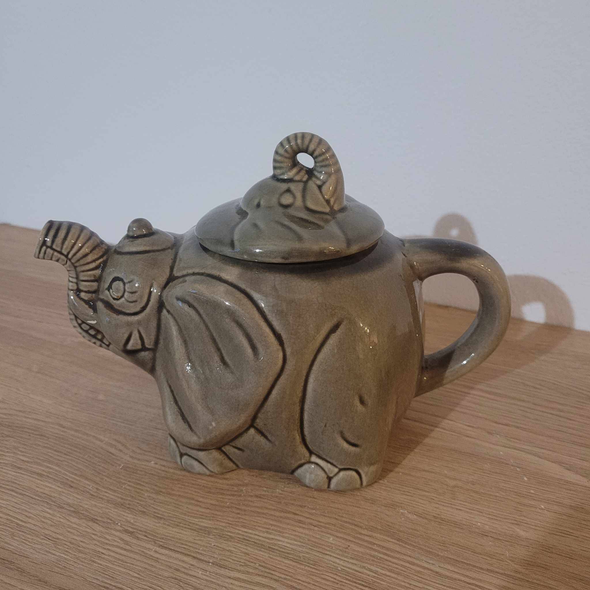 Théière éléphant vintage