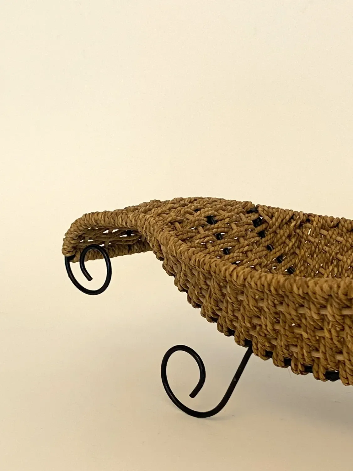 Corbeille en osier tressé