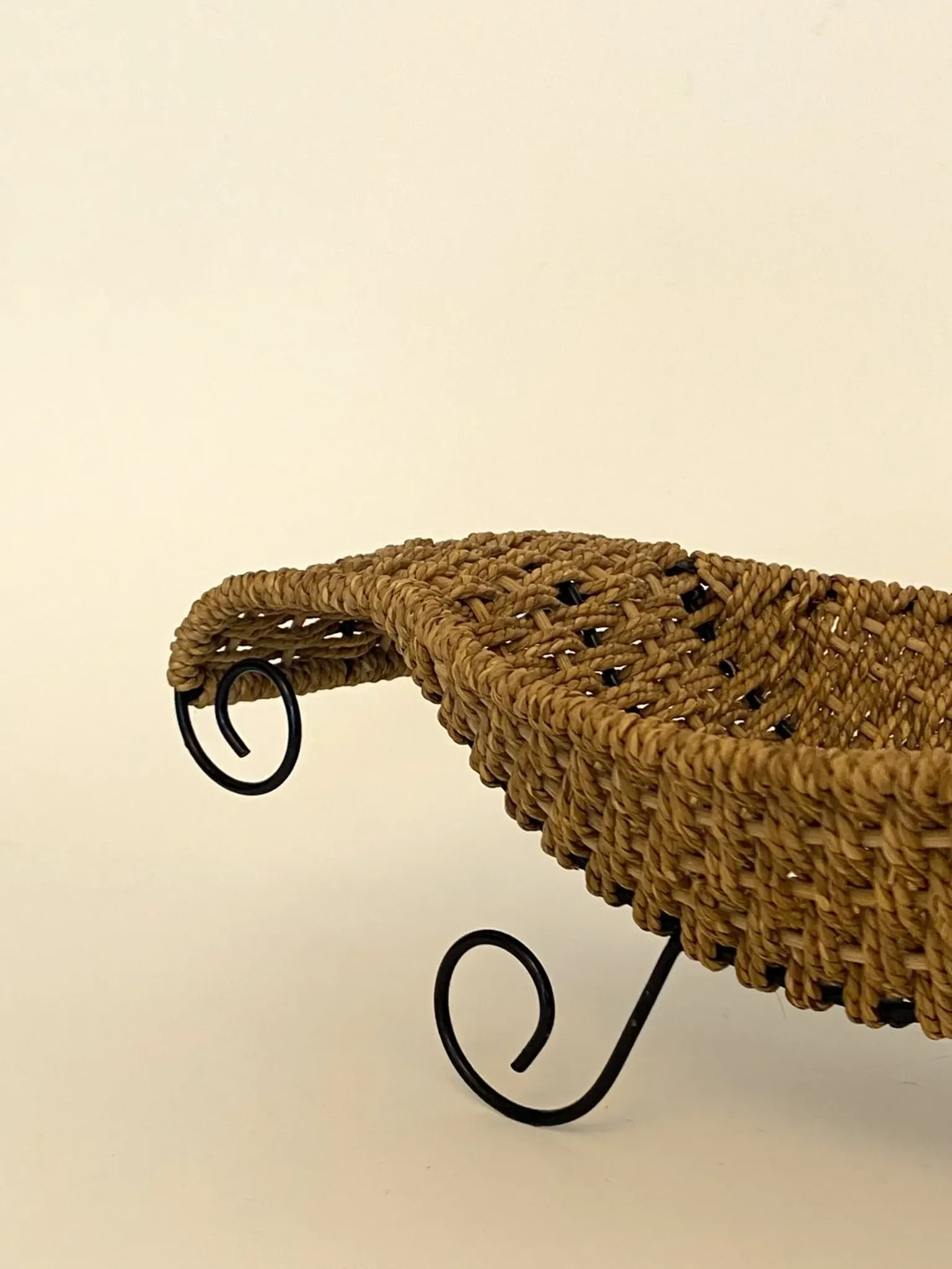 Corbeille en osier tressé