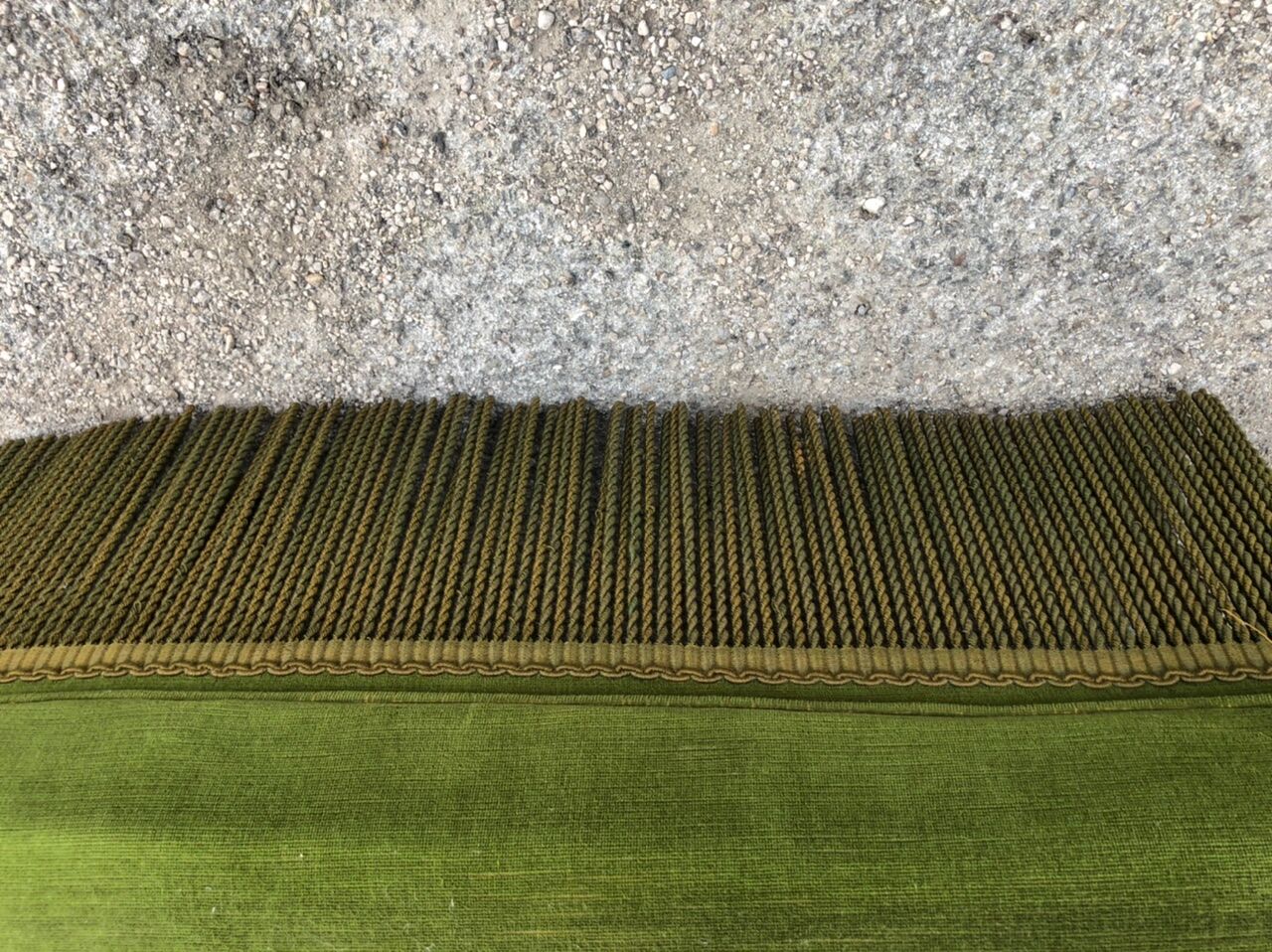 Toad sofa in green velvet