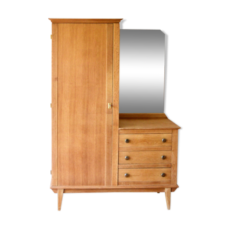 Asymmetric wardrobe