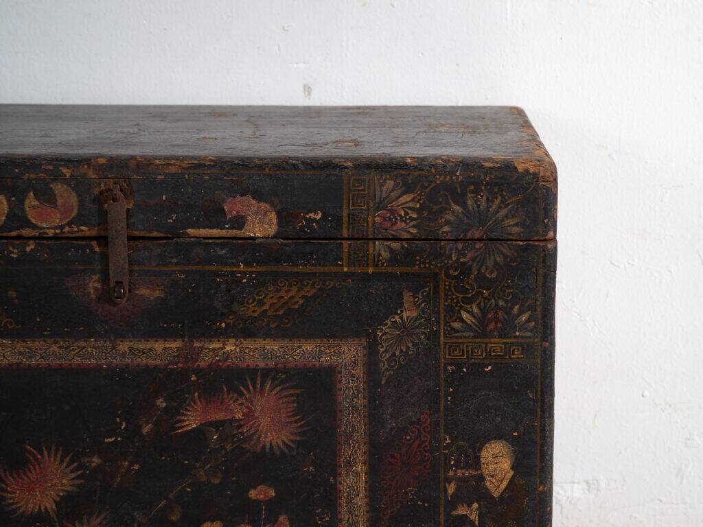 Antique chest painted in pine wood – China, around 1900