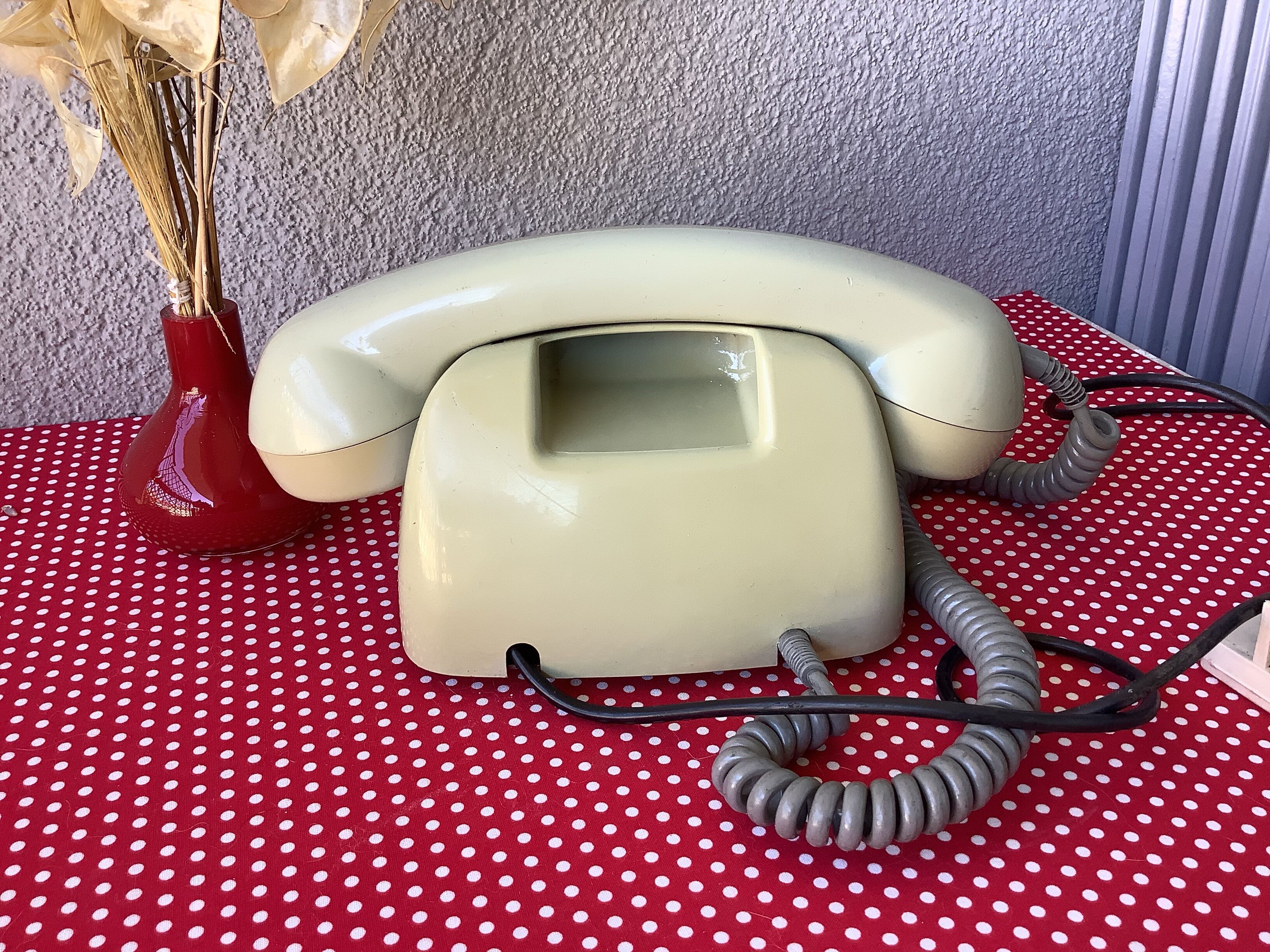 Vintage bakelite phone 50/60