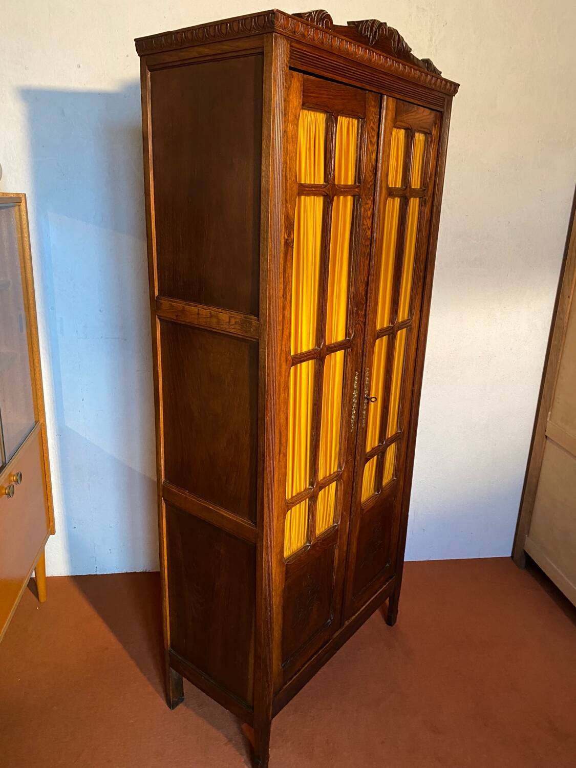 Small Parisian wardrobe