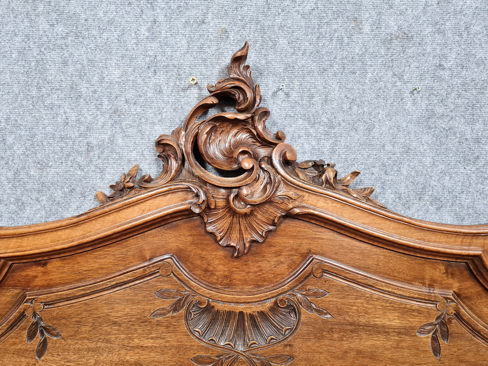 Centre bed Louis XV Baroque curved walnut circa 1850