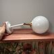 Applique murale inclinable globe opaline blanche