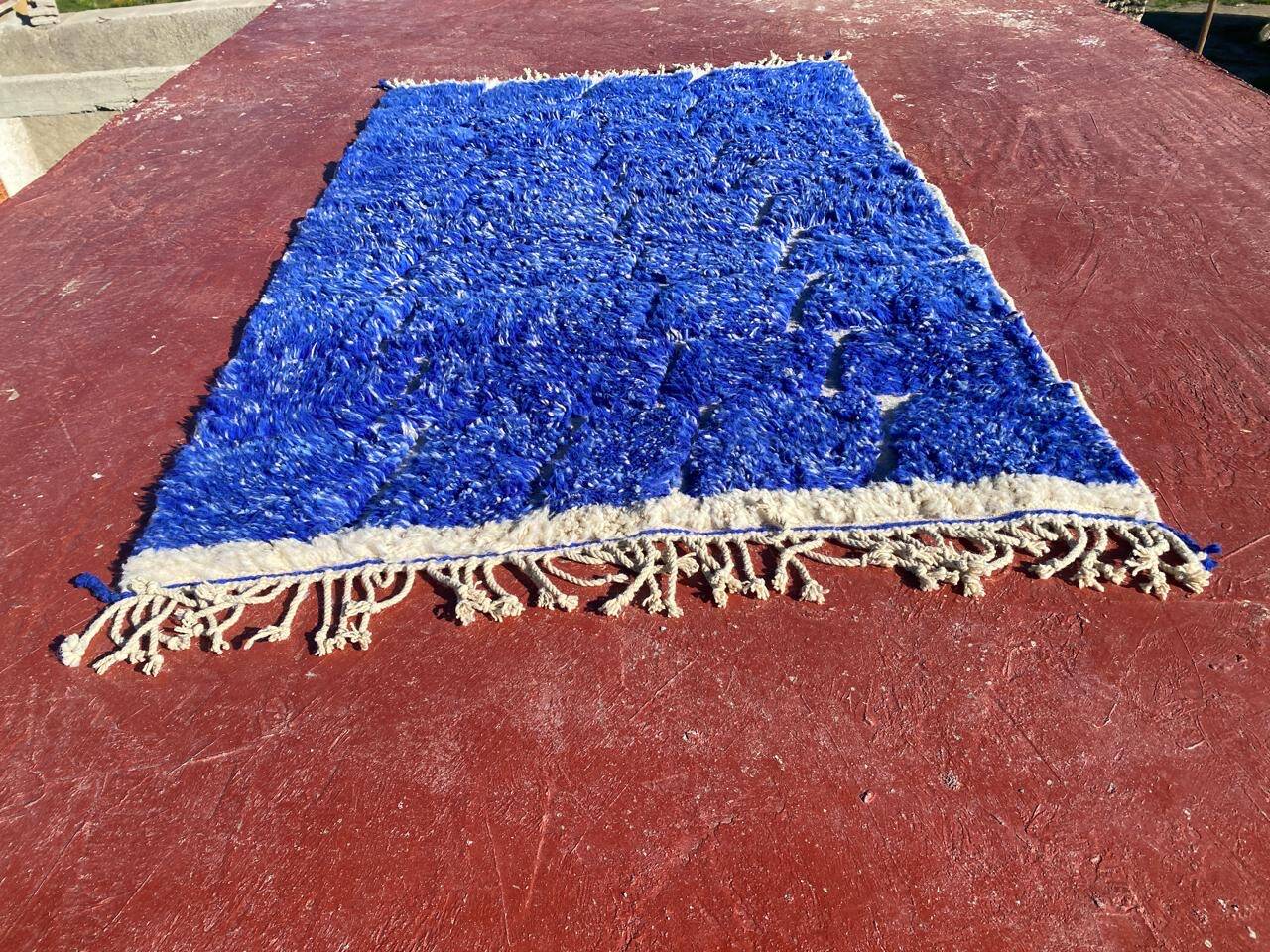 Beni Ouarain Berber rug in Majorelle blue, 250x150 cm – natural wool