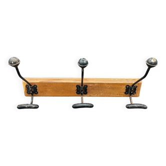 Patère triple en métal et bois, 1930-1950
