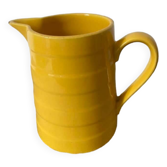 Pichet ancien de couleur jaune en porcelaine estampillé Saint Clément
